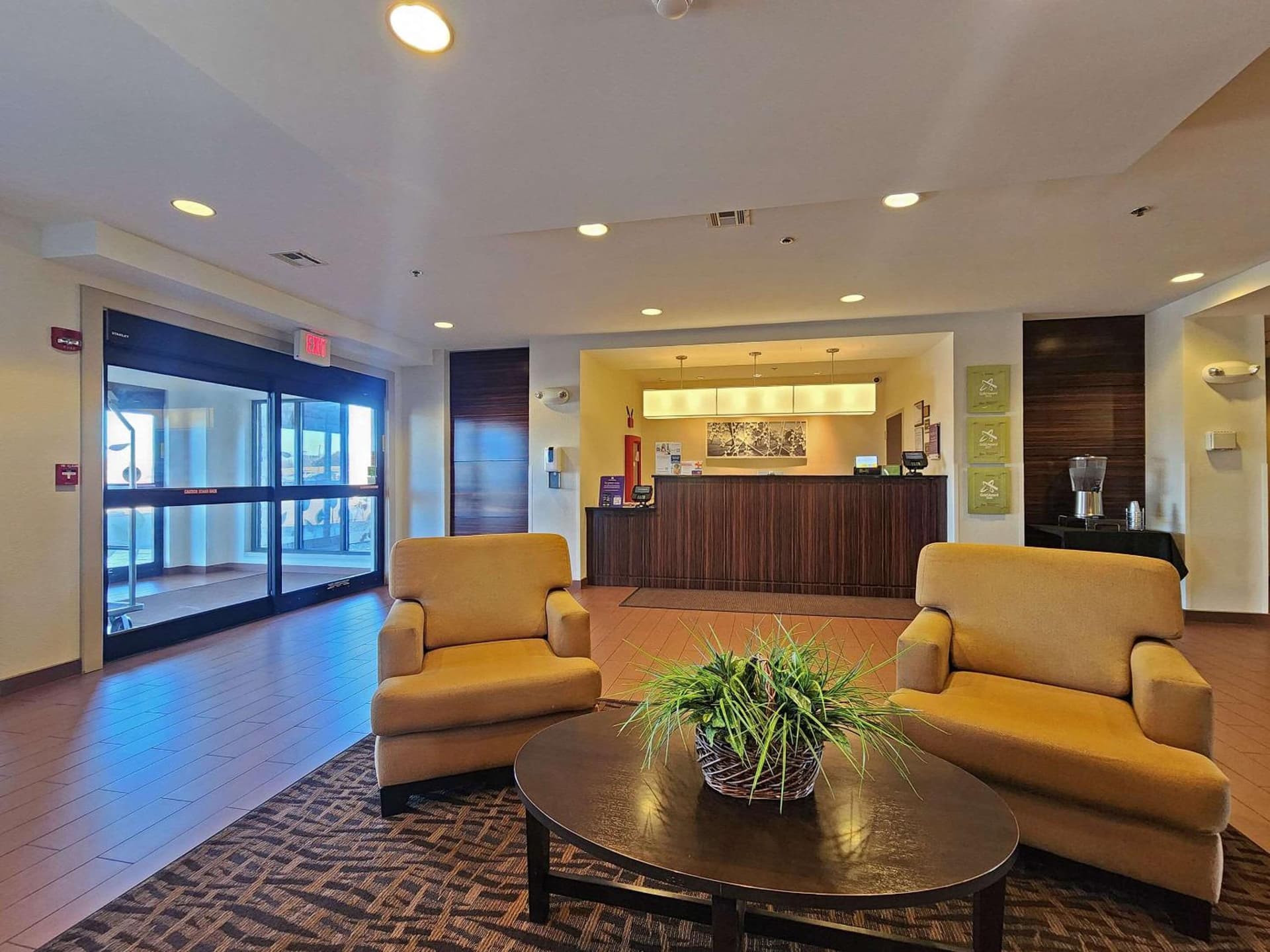 Sleep Inn & Suites Columbia interior in Columbia, KY — gallery photo 2