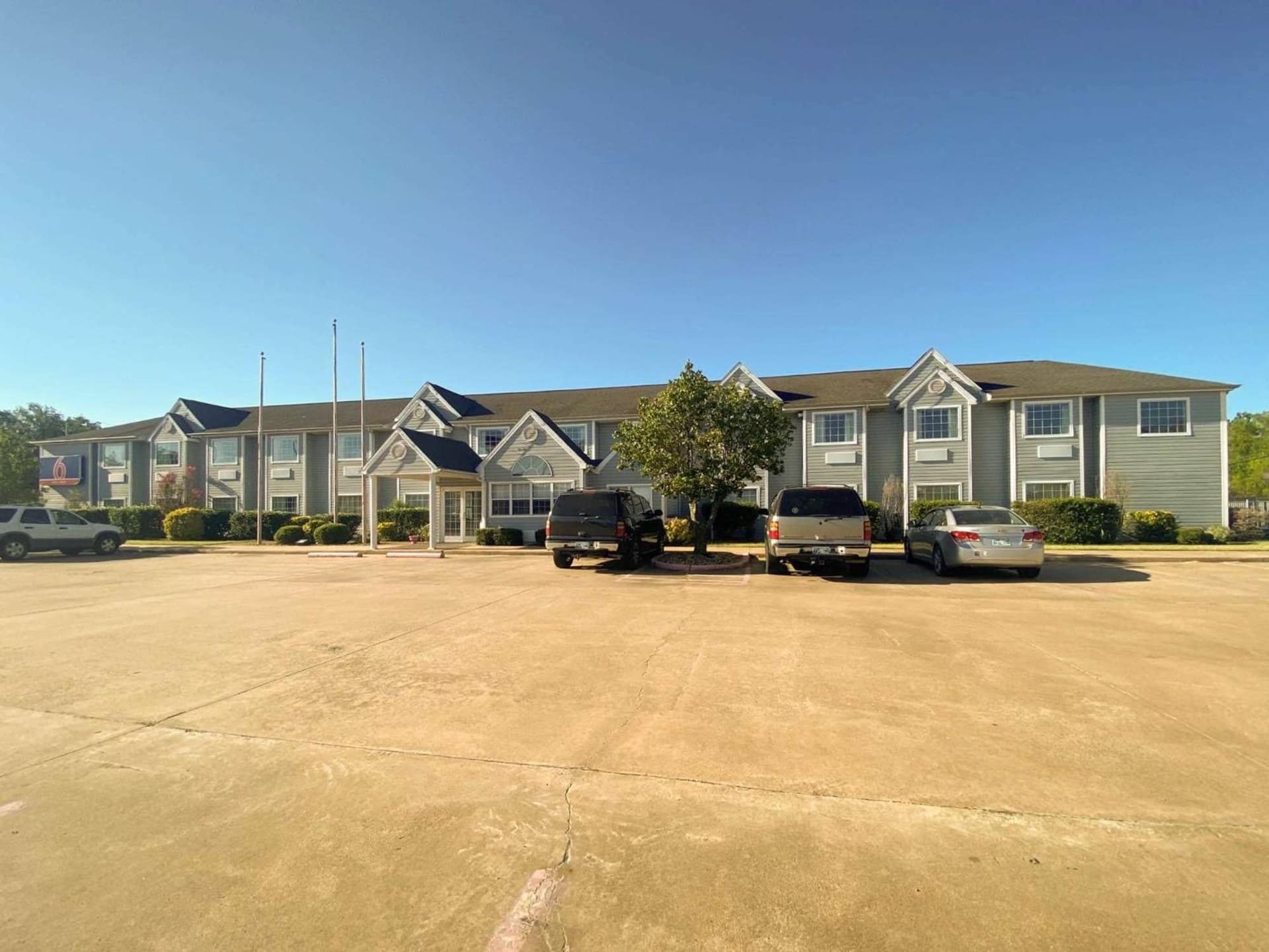 Motel 6 McAlester OK - South interior in McAlester, OK — gallery photo 2