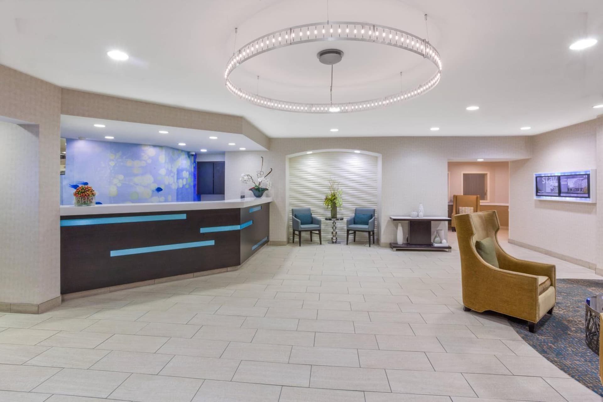 SpringHill Suites Minneapolis West St. Louis Park interior in Saint Louis Park, MN — gallery photo 2