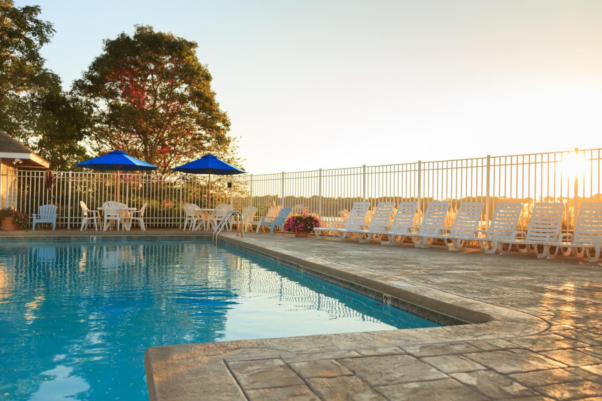 Bayside Resort Hotel interior in West Yarmouth, MA — gallery photo 2