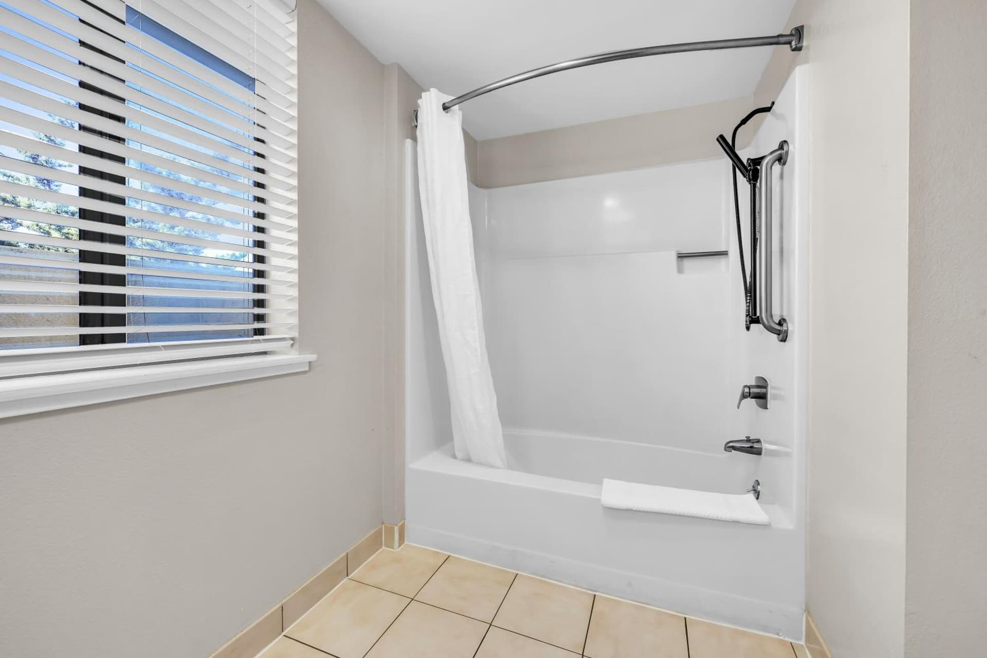Bay Breeze Inn gallery photo in Seaside, CA — image 27