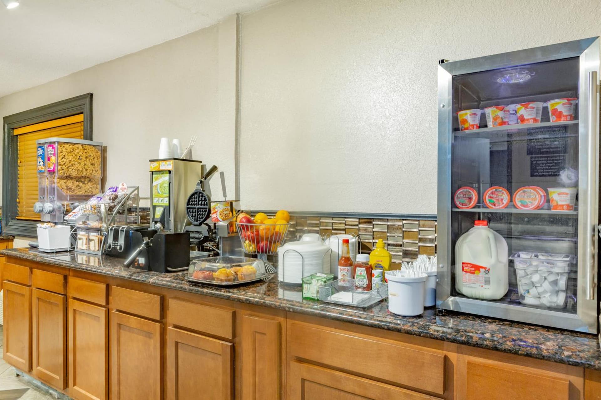Super 8 by Wyndham Fort Madison interior in Fort Madison, IA — gallery photo 2