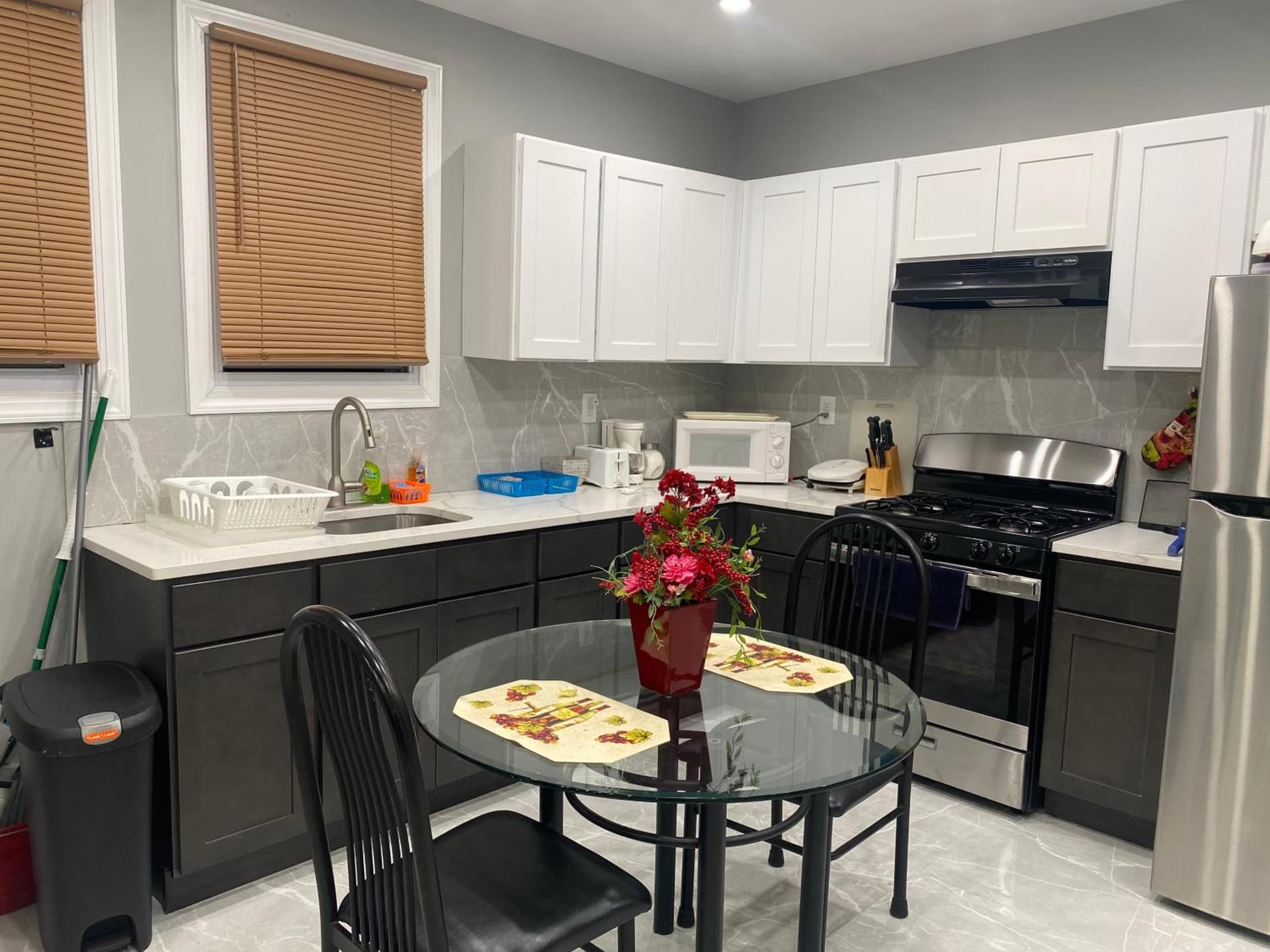 Cozy Getaway Room interior in Newark, NJ — gallery photo 2