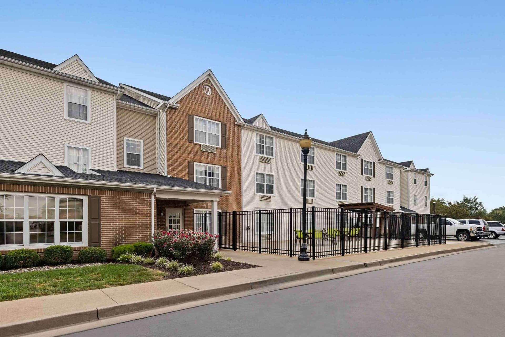 Extended Stay America Suites - St Louis - Fenton interior in Fenton, MO — gallery photo 2
