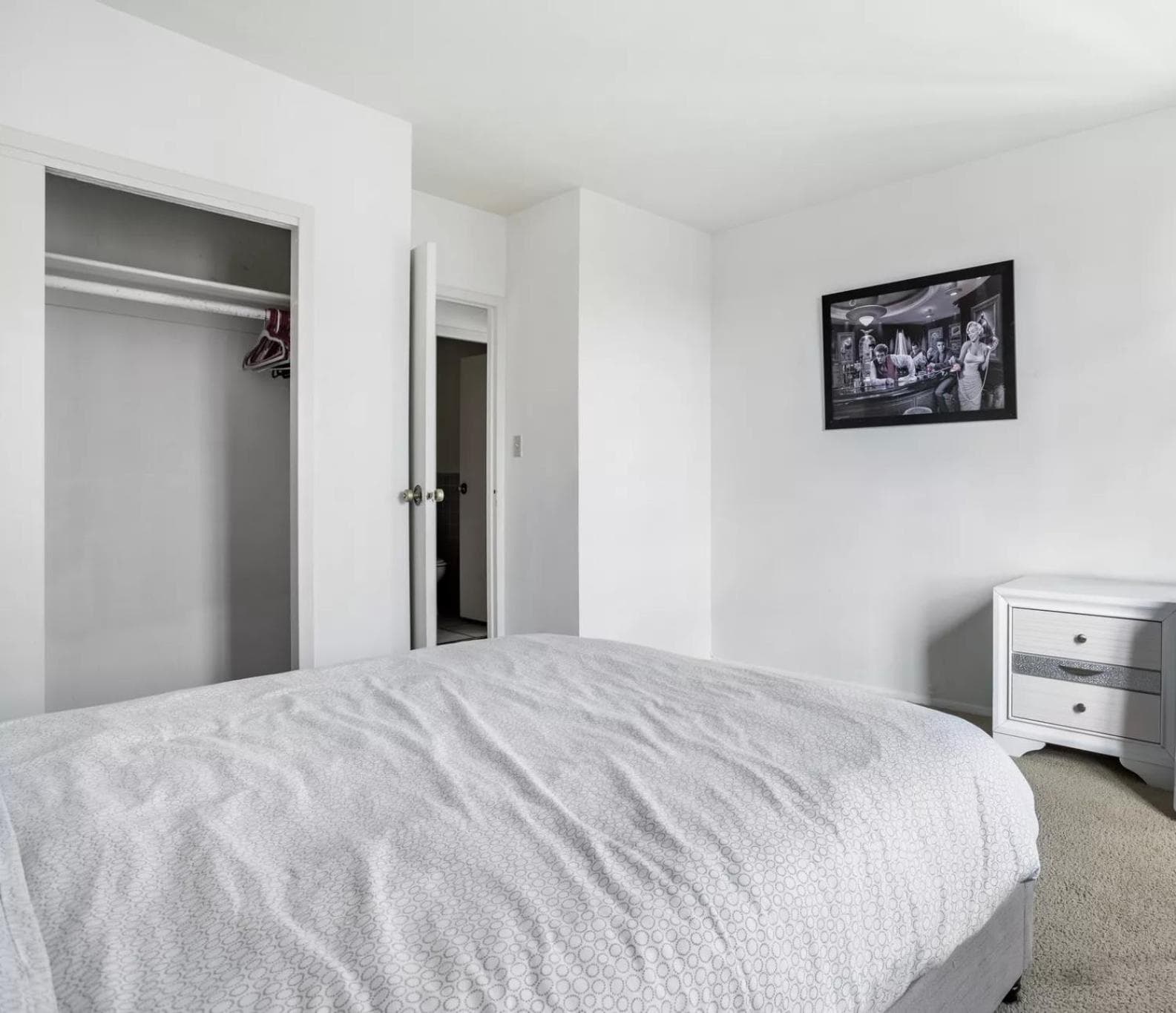 Spacious 2 Bedroom 2 Bathroom Unit Great Location property views in Los Angeles, CA — gallery photo 3