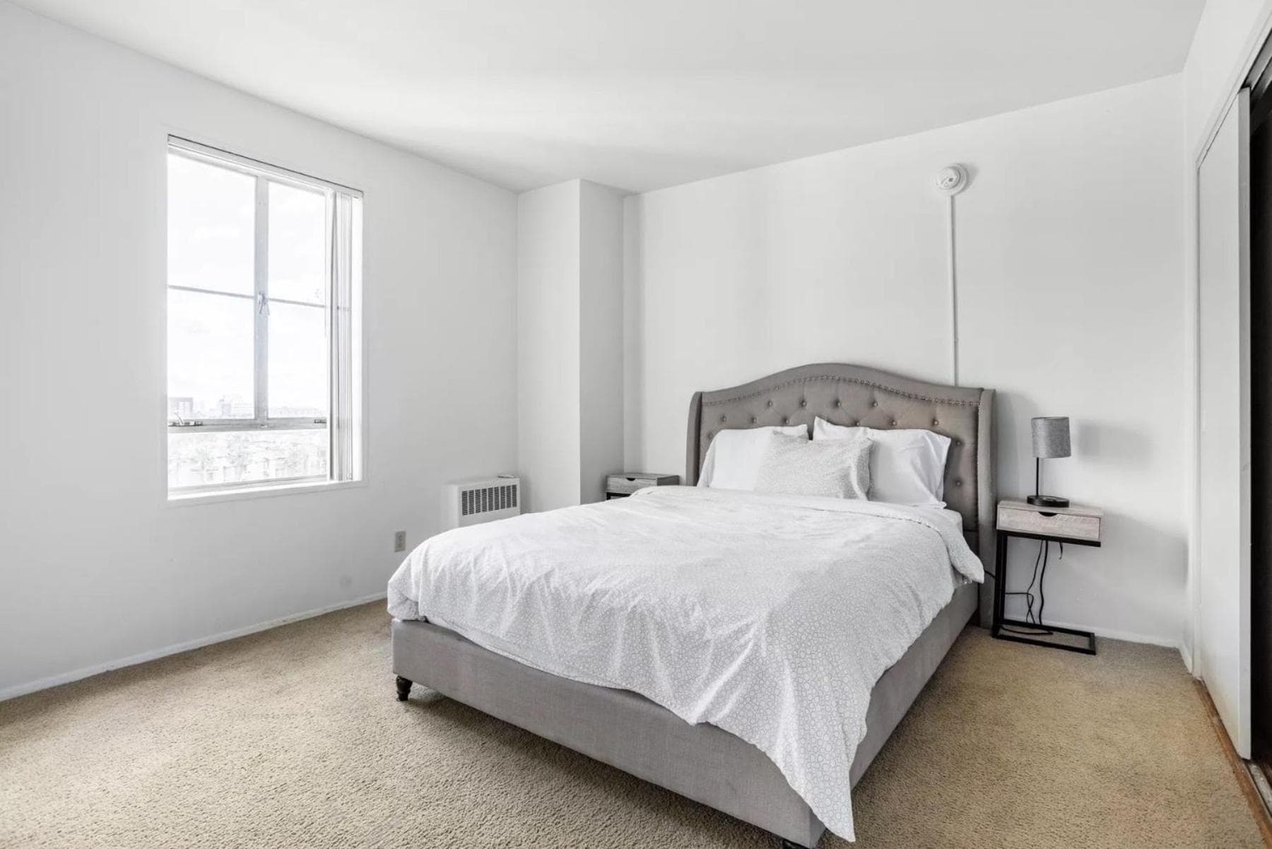 Spacious 2 Bedroom 2 Bathroom Unit Great Location interior in Los Angeles, CA — gallery photo 2