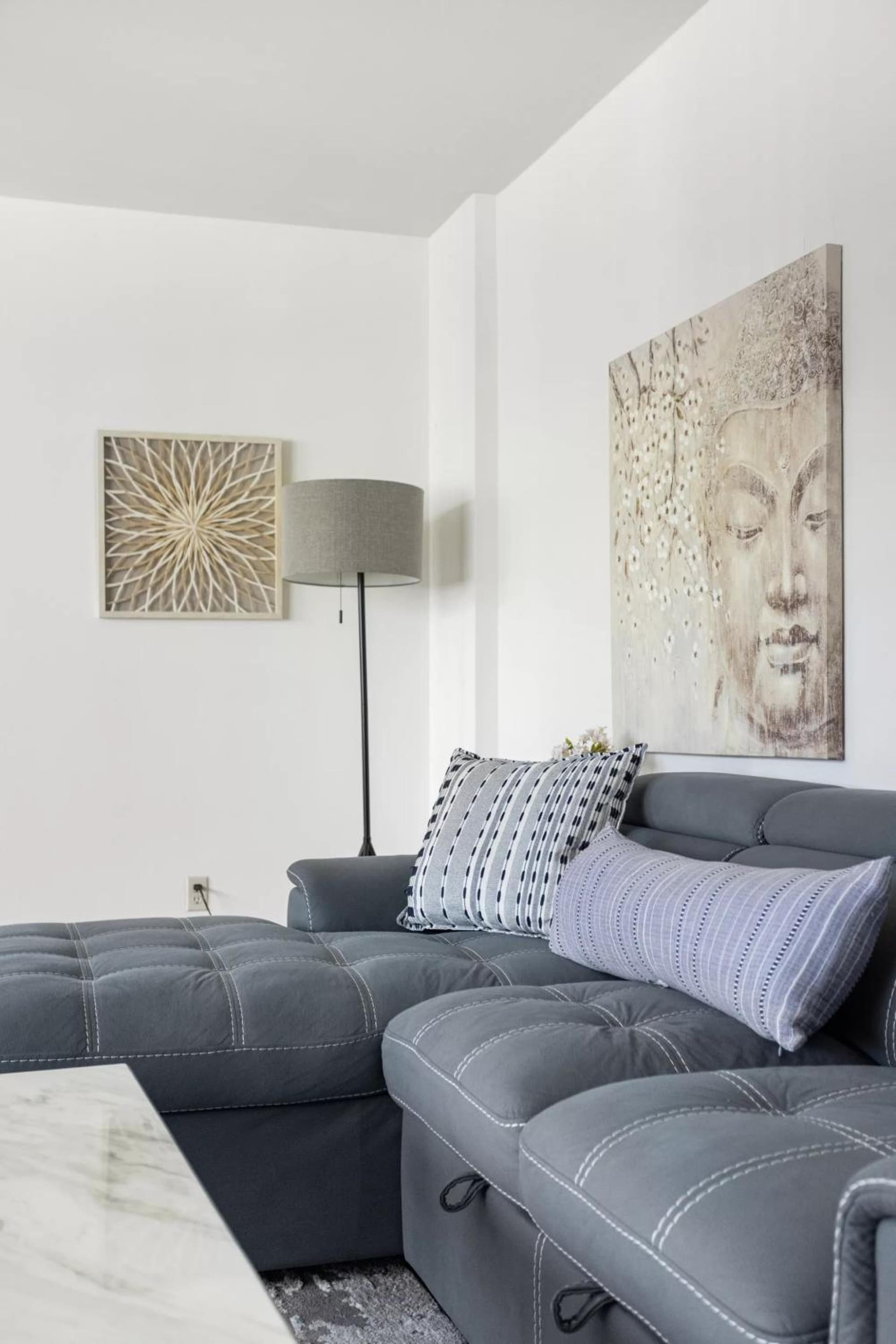 Spacious 2 Bedroom 2 Bathroom Unit Great Location featured exterior or lobby in Los Angeles, CA — similar hotel