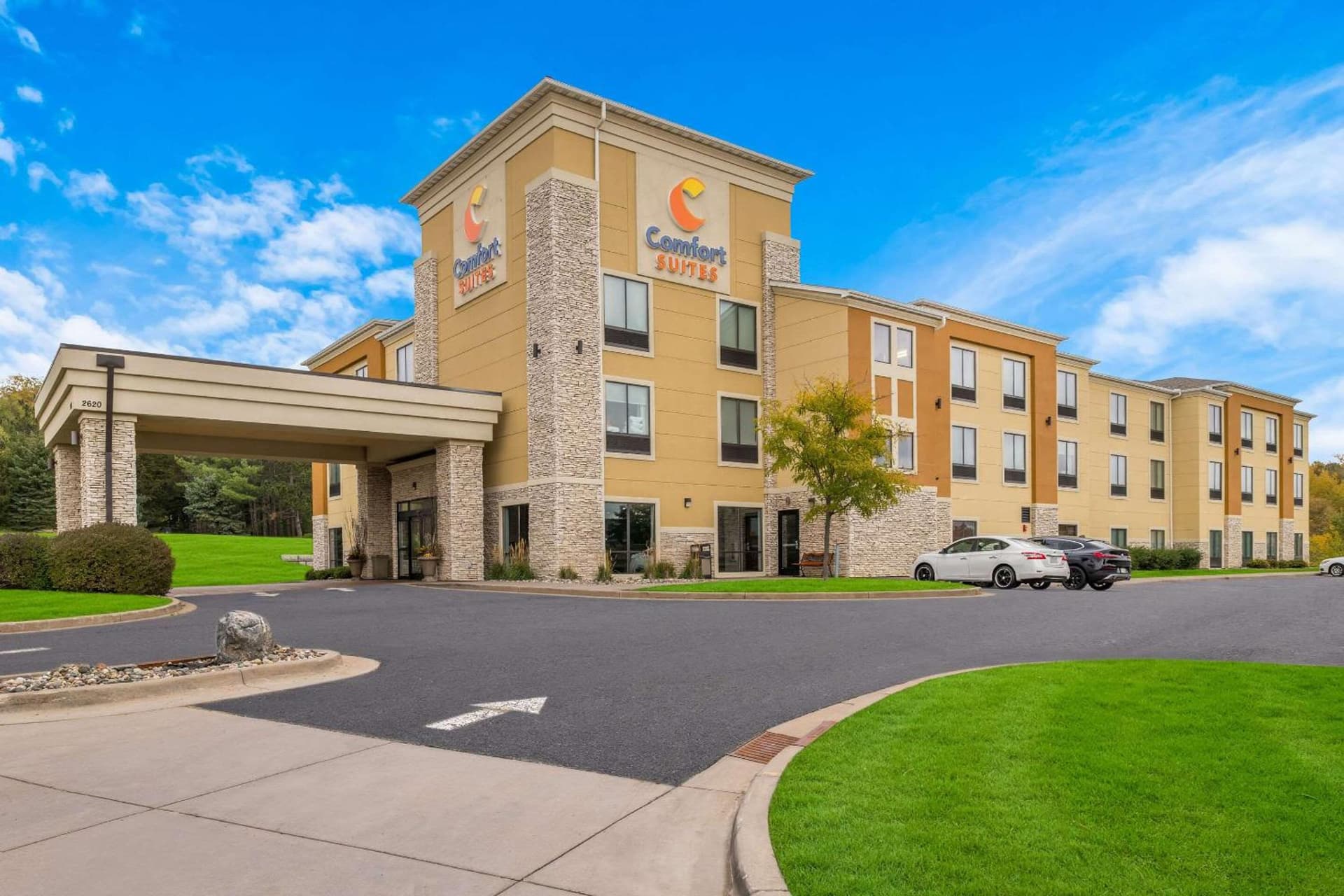 Comfort Suites Hudson I-94 interior in Hudson, WI — gallery photo 2