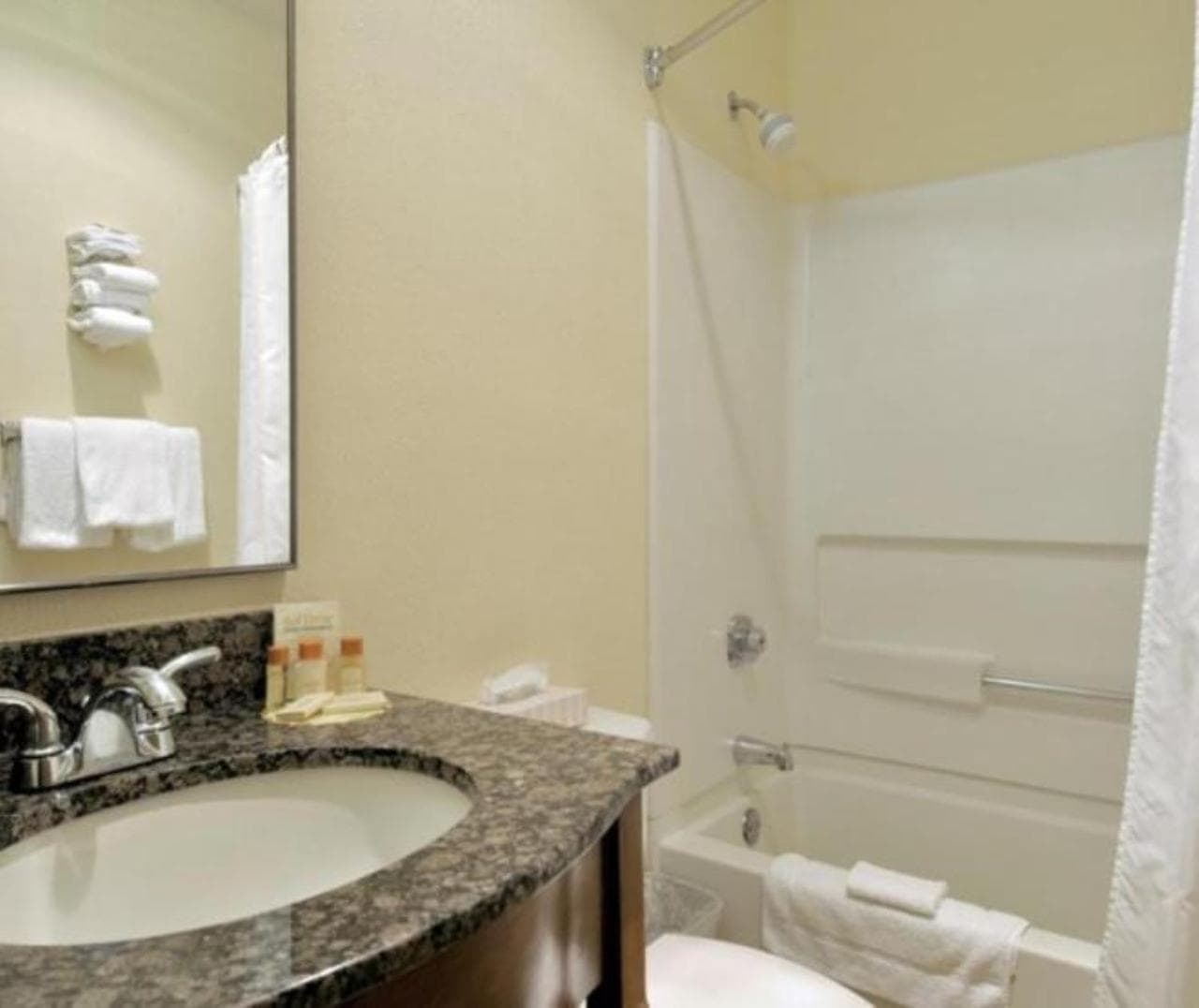 Quality Inn & Suites North-Polaris property views in Worthington, OH — gallery photo 3