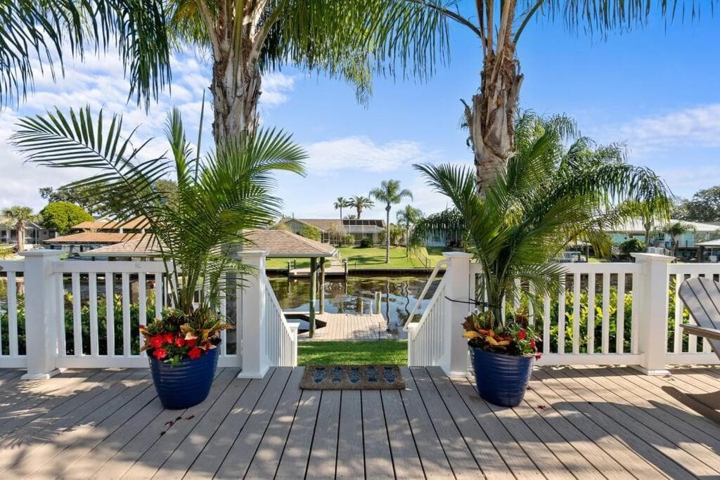 Dockside Serenity interior in Palm Coast, FL — gallery photo 2