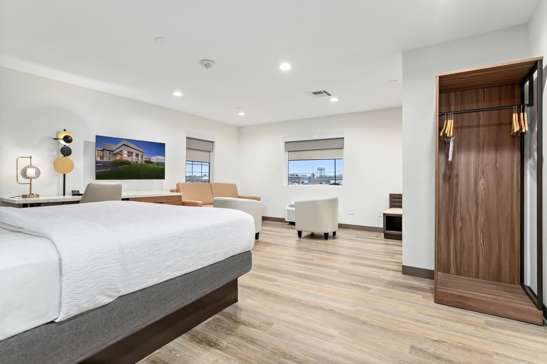 Baymont by Wyndham Beaumont gallery photo in Beaumont, TX — image 25