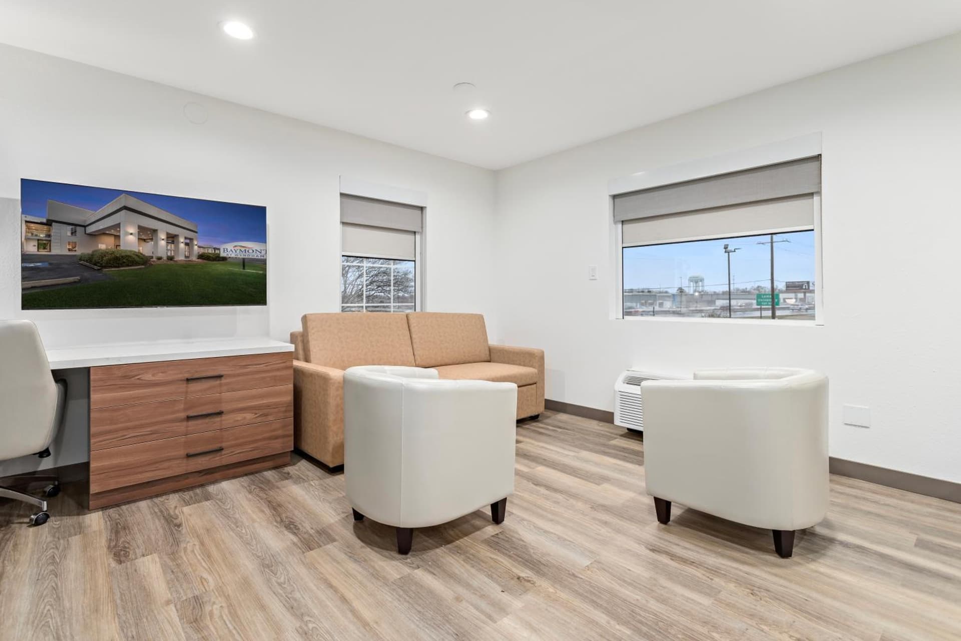 Baymont by Wyndham Beaumont gallery photo in Beaumont, TX — image 23