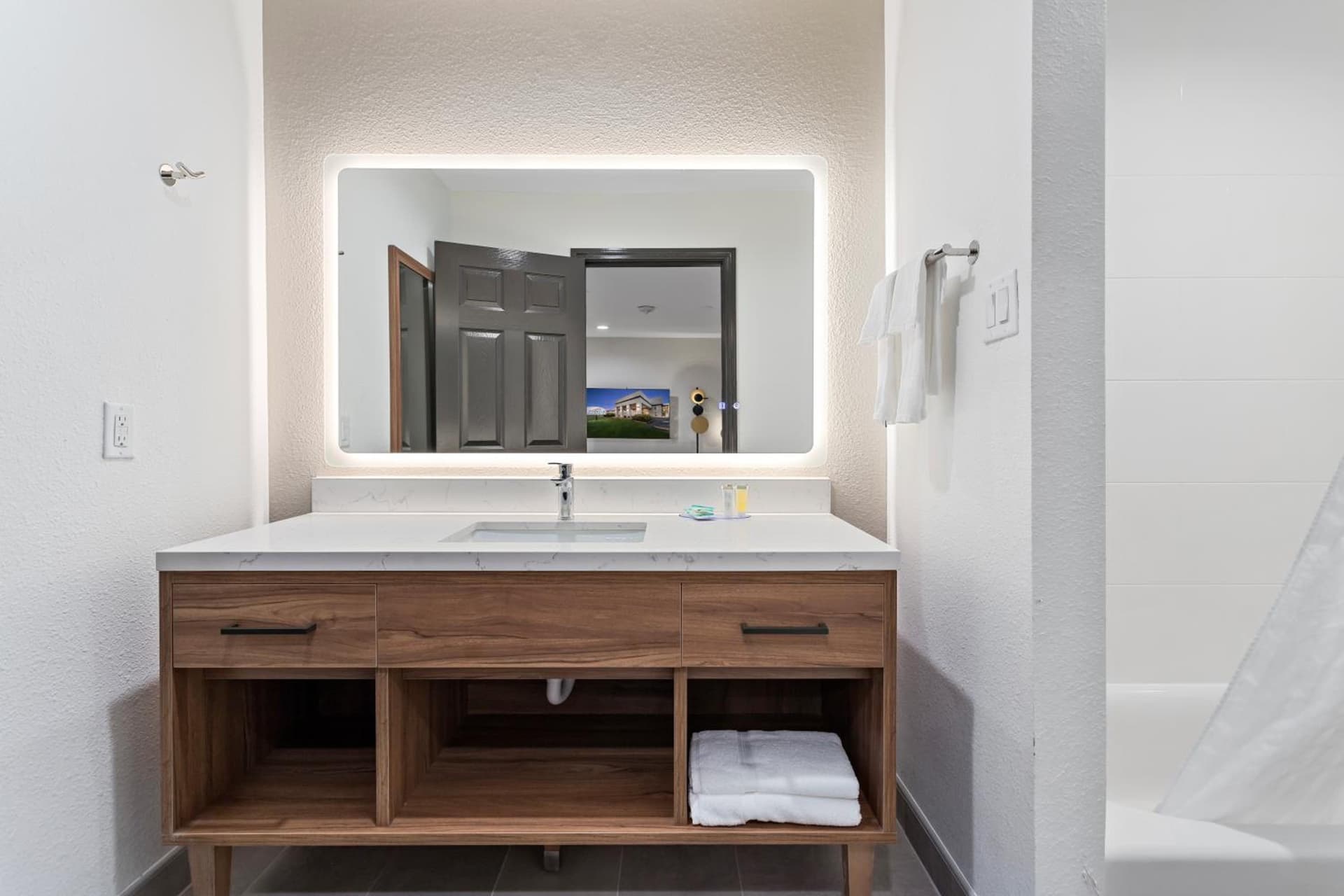 Baymont by Wyndham Beaumont gallery photo in Beaumont, TX — image 20