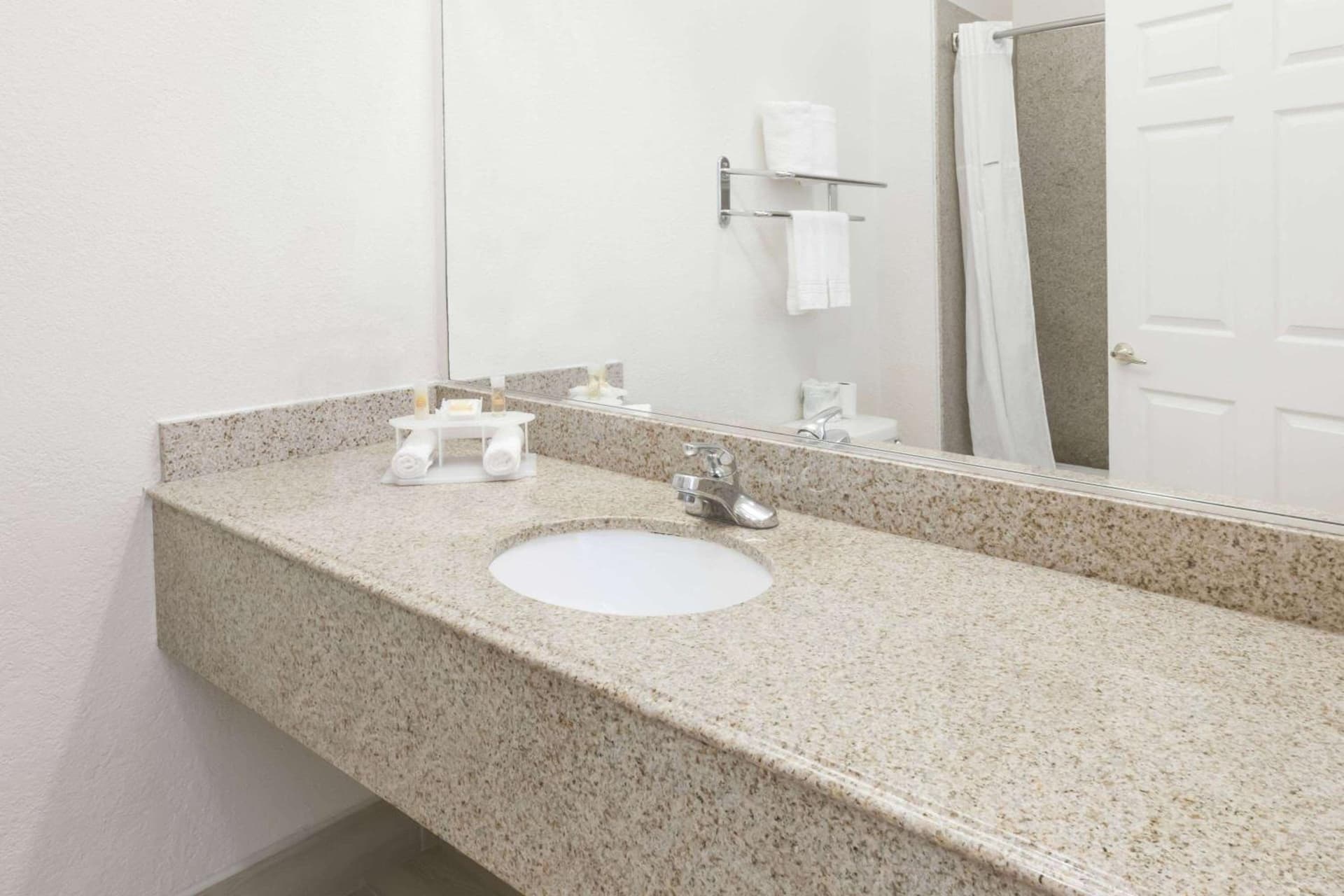 Studio 6 Suites Pasadena, TX gallery photo in Pasadena, TX — image 32