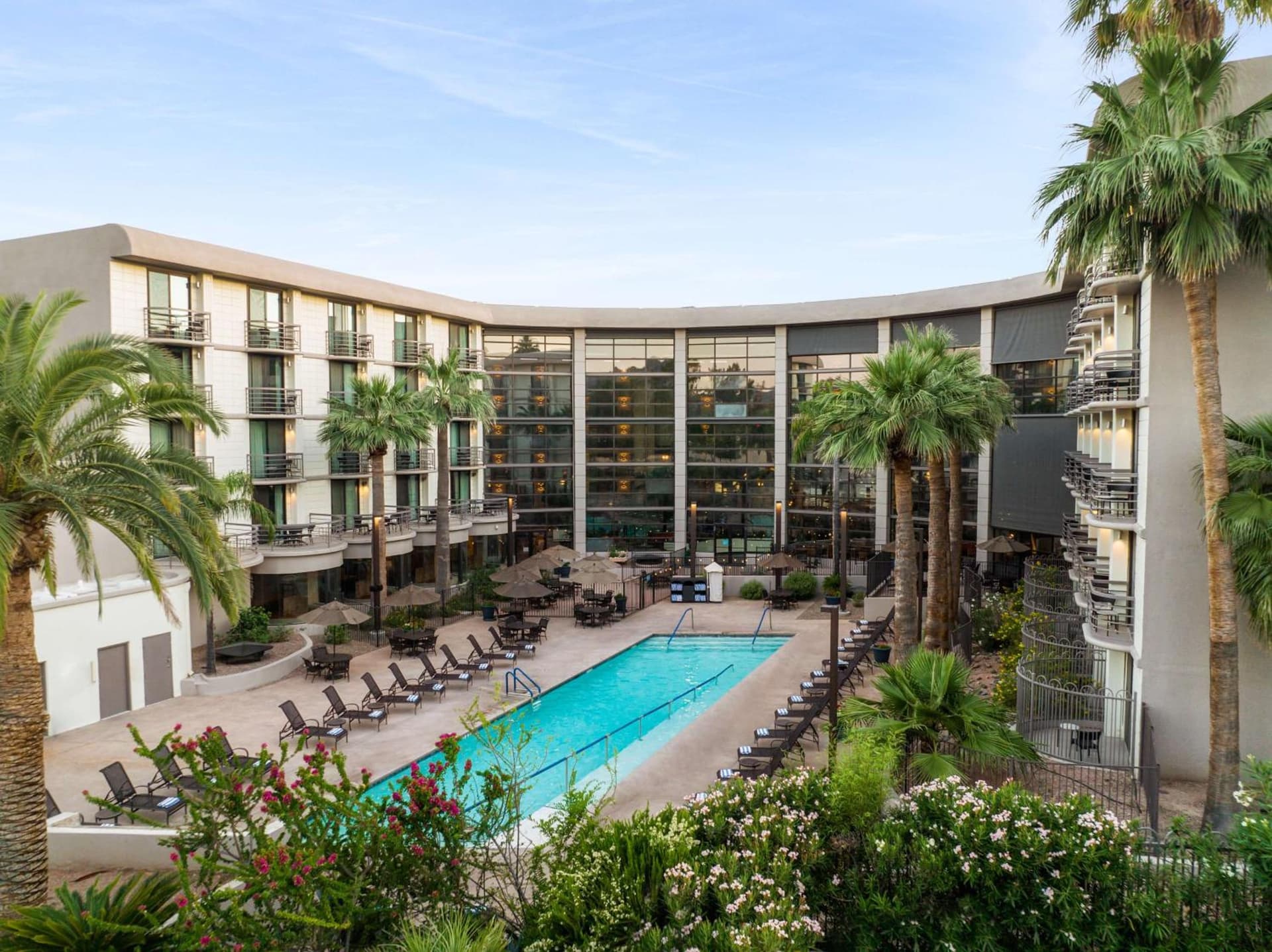 Embassy Suites by Hilton Phoenix Biltmore interior in Phoenix, AZ — gallery photo 2