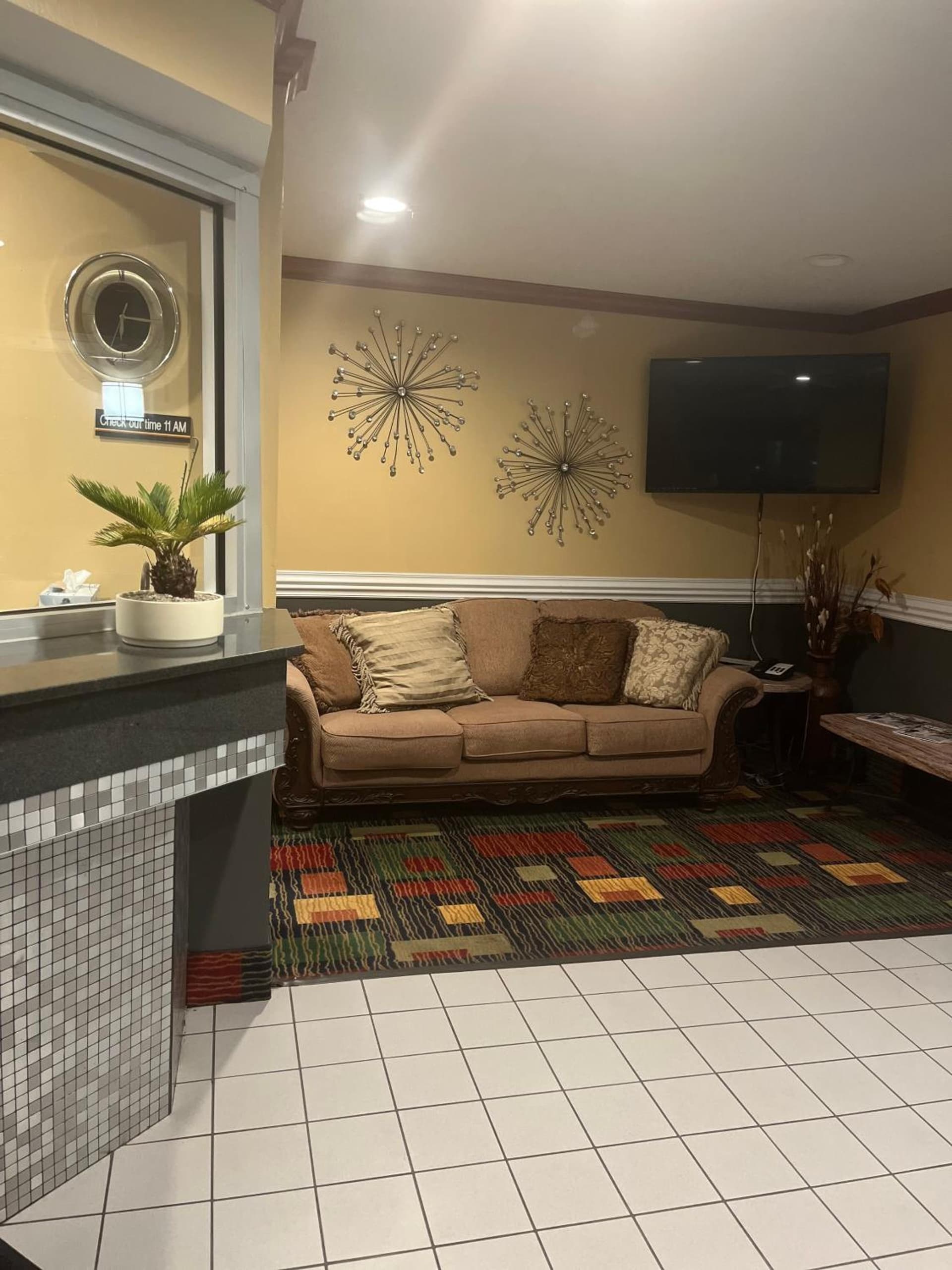 Regency Inn & Suites interior in Anoka, MN — gallery photo 2