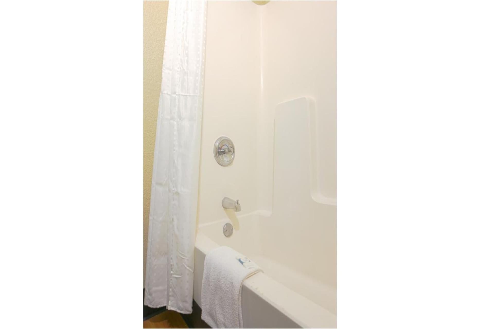 OYO Hotel Mobile, AL I-65 at Airport Blvd gallery photo in Mobile, AL — image 11