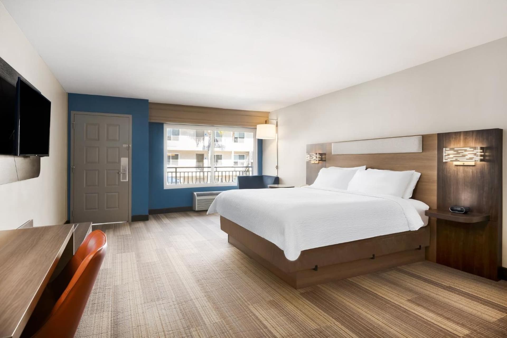 Holiday Inn Express Simi Valley by IHG gallery photo in Simi Valley, CA — image 39