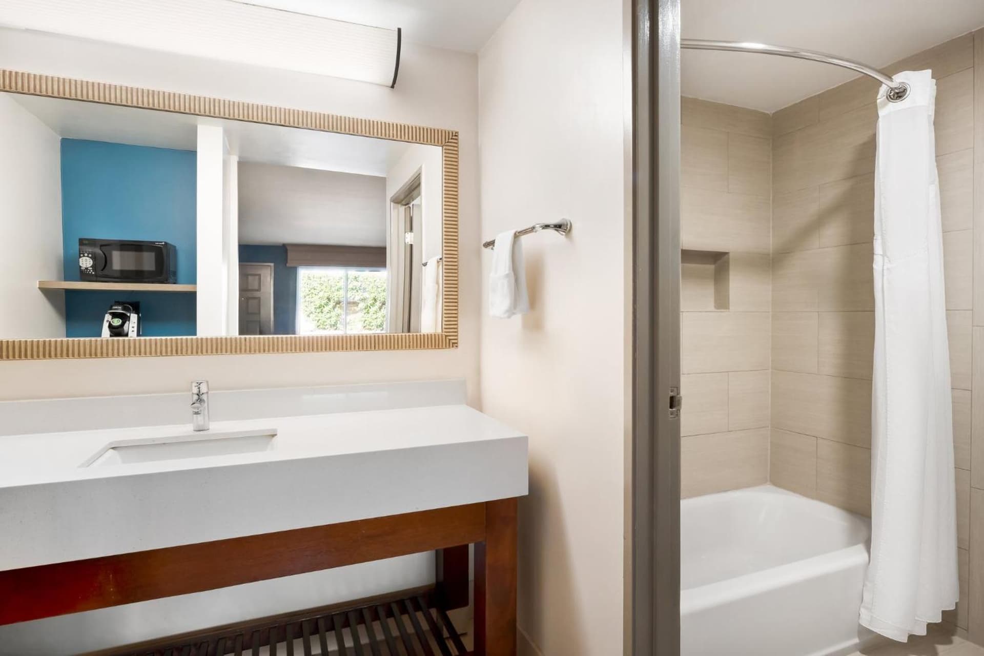 Holiday Inn Express Simi Valley by IHG gallery photo in Simi Valley, CA — image 40