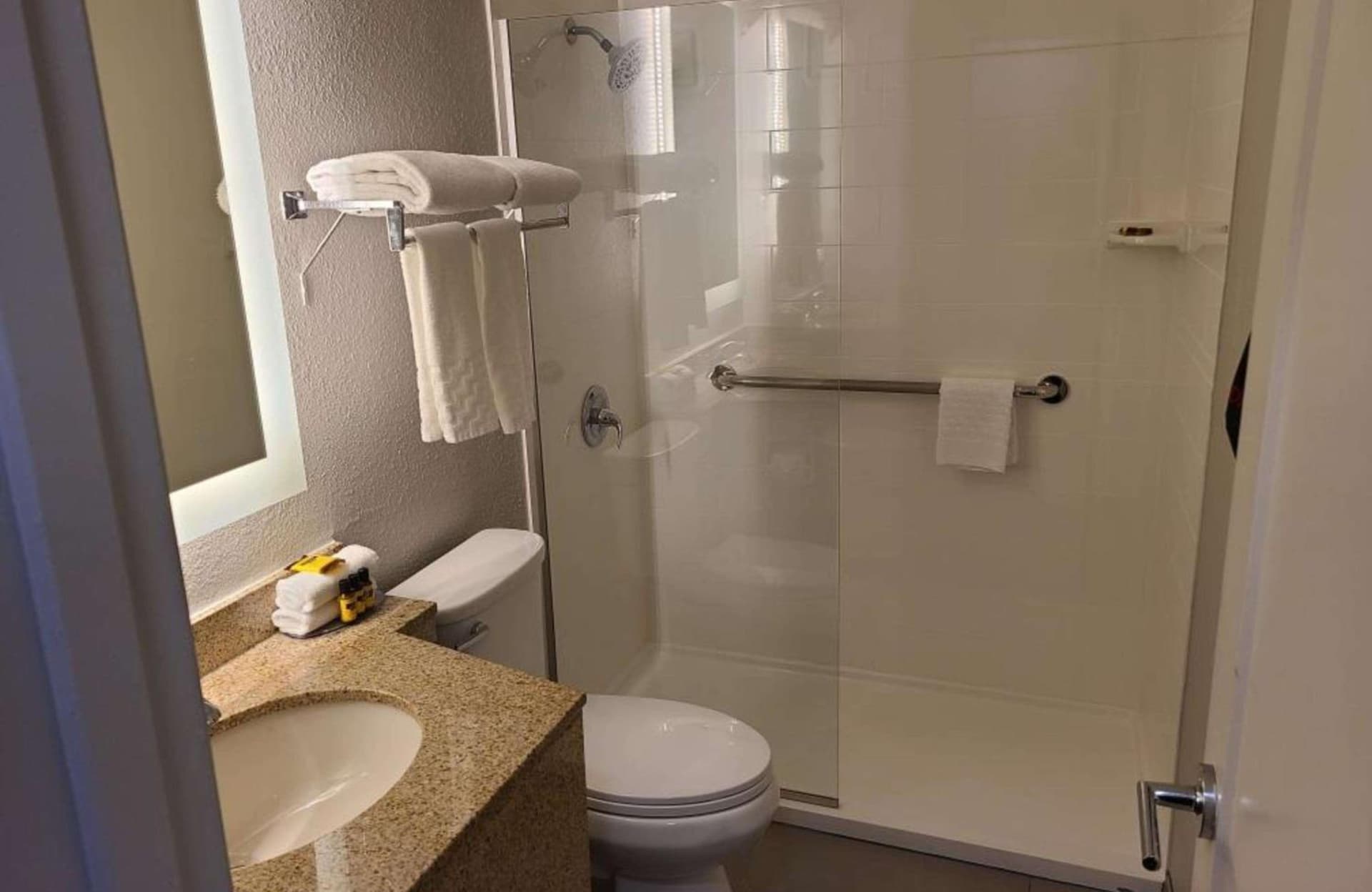 Best Western Plus Como Park Hotel gallery photo in Saint Paul, MN — image 36