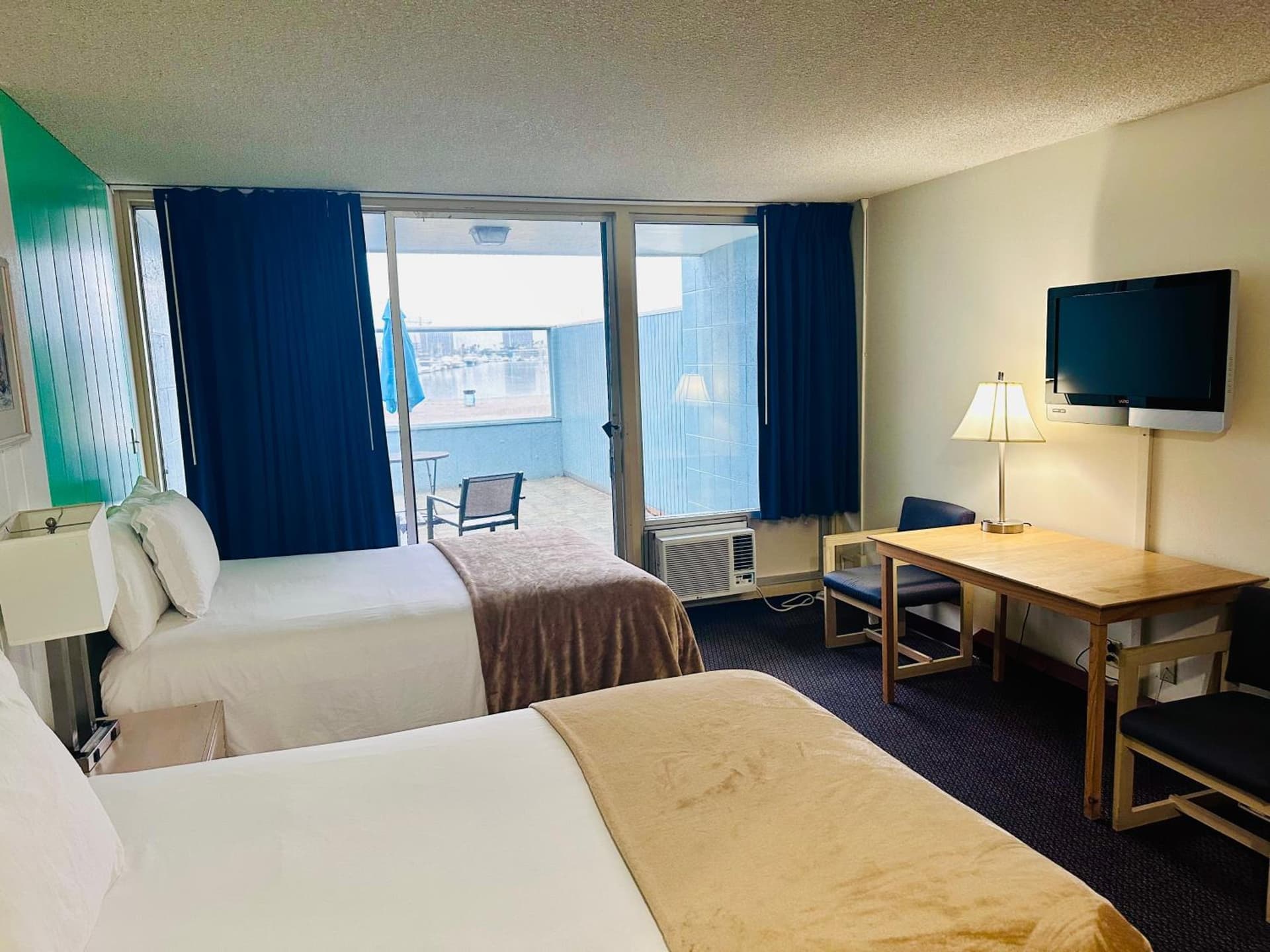 Foghorn Harbor Inn property views in Los Angeles, CA — gallery photo 3