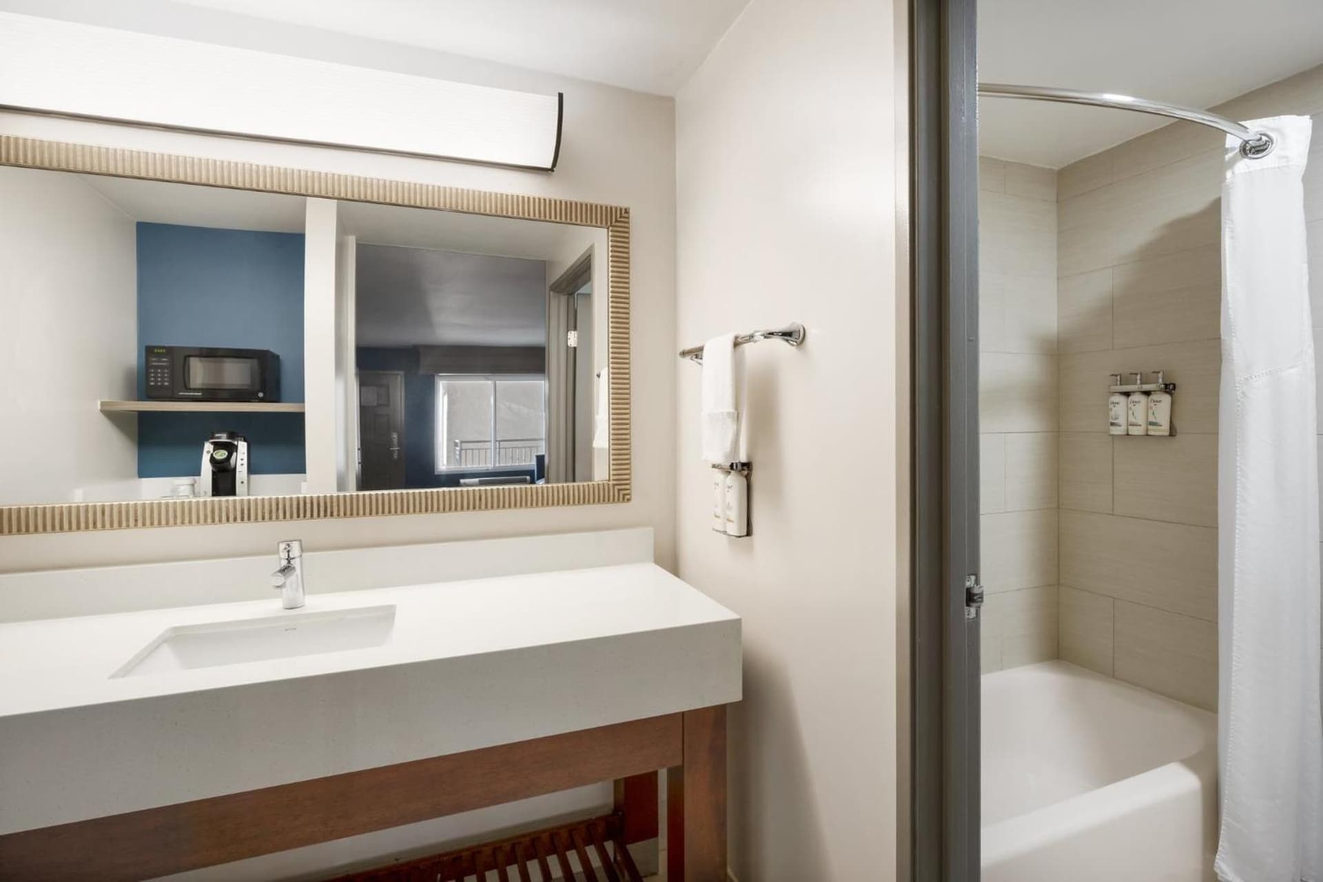 Holiday Inn Express Simi Valley by IHG gallery photo in Simi Valley, CA — image 24