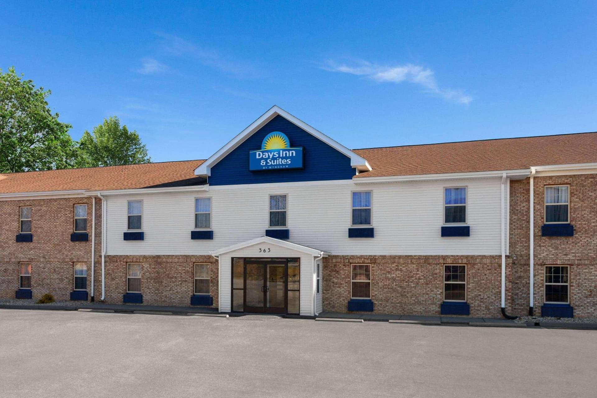 Days Inn & Suites by Wyndham Sellersburg interior in Sellersburg, IN — gallery photo 2