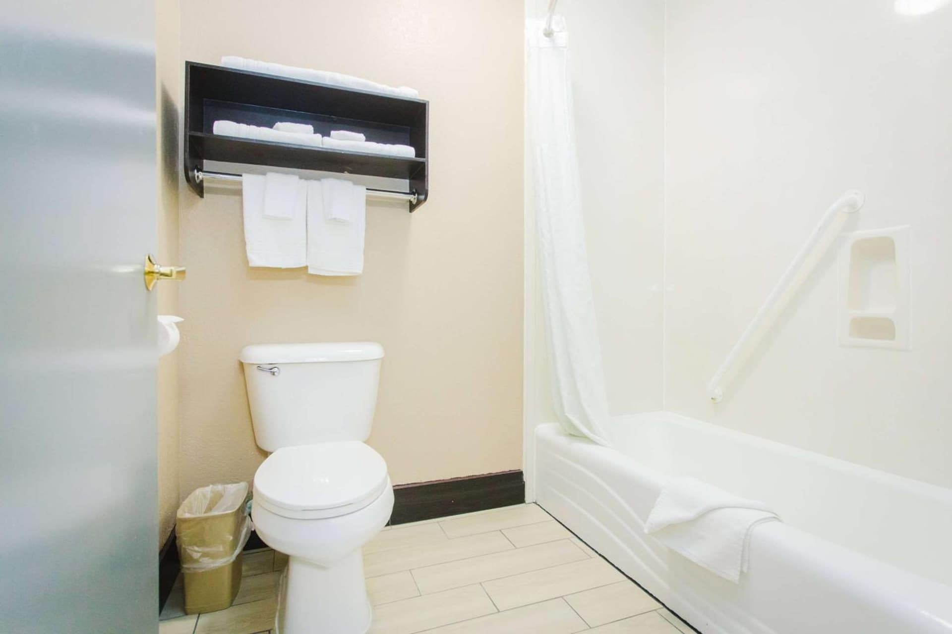 Days Inn by Wyndham Rosenberg gallery photo in Rosenberg, TX — image 13