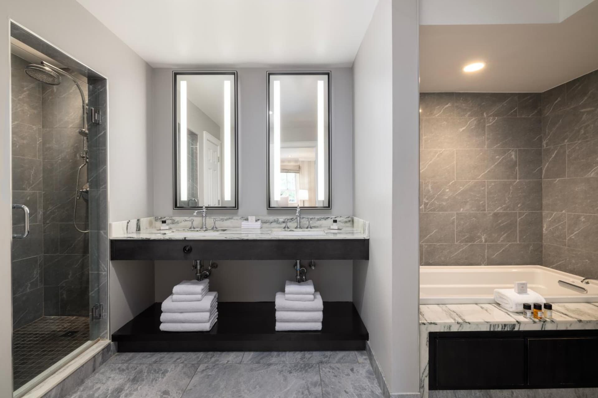 The Equinox Golf Resort & Spa gallery photo in Manchester — image 143