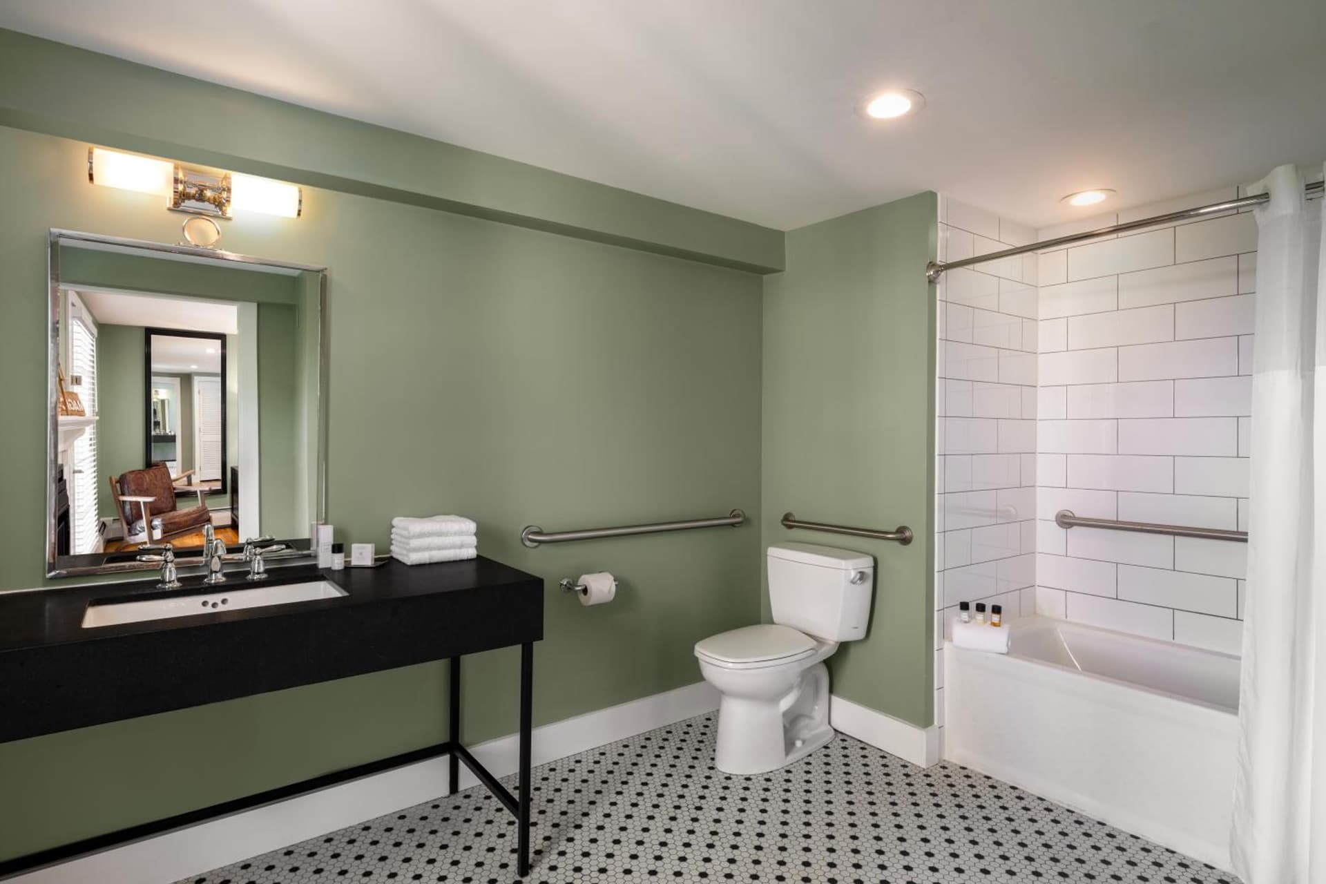 The Equinox Golf Resort & Spa gallery photo in Manchester — image 5