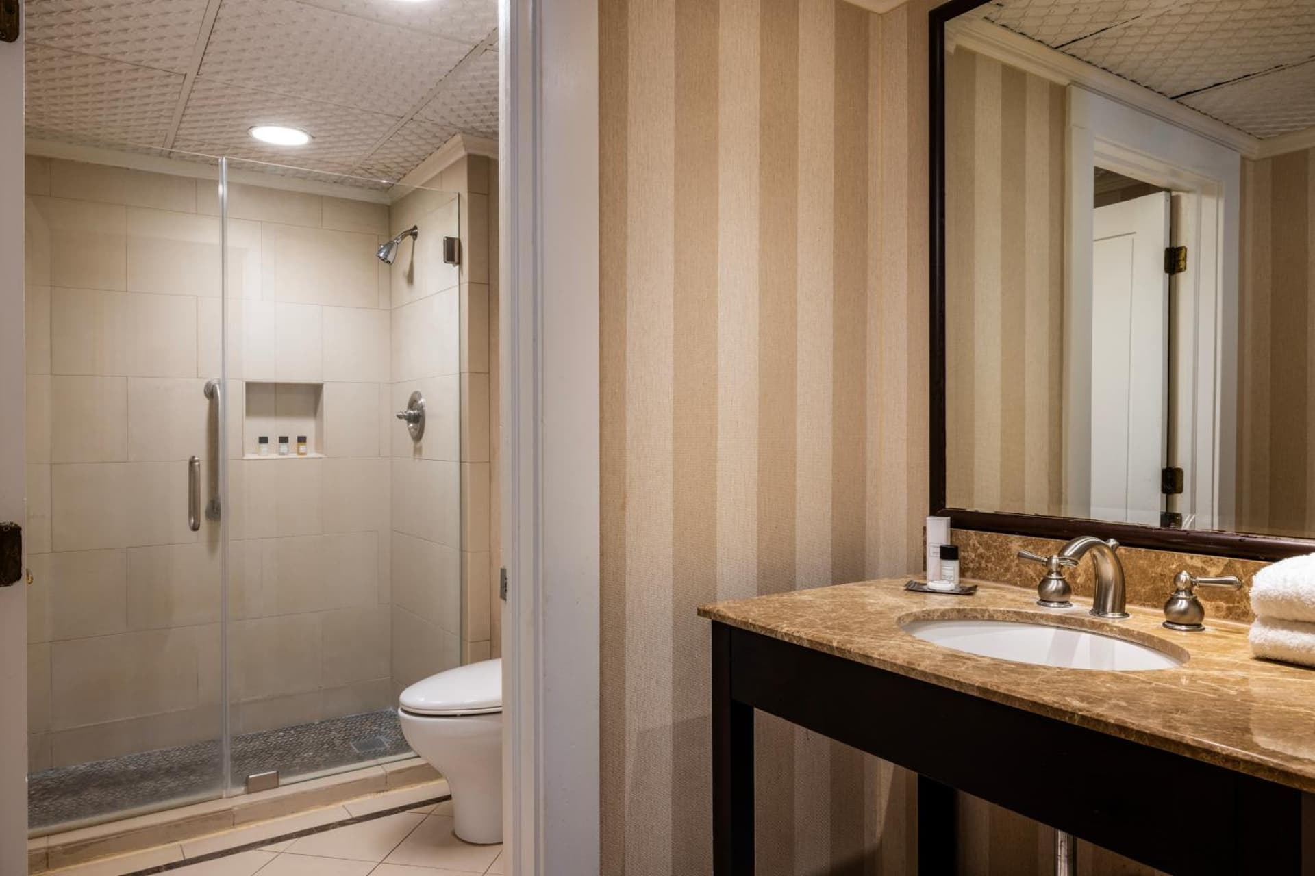 The Equinox Golf Resort & Spa gallery photo in Manchester — image 79
