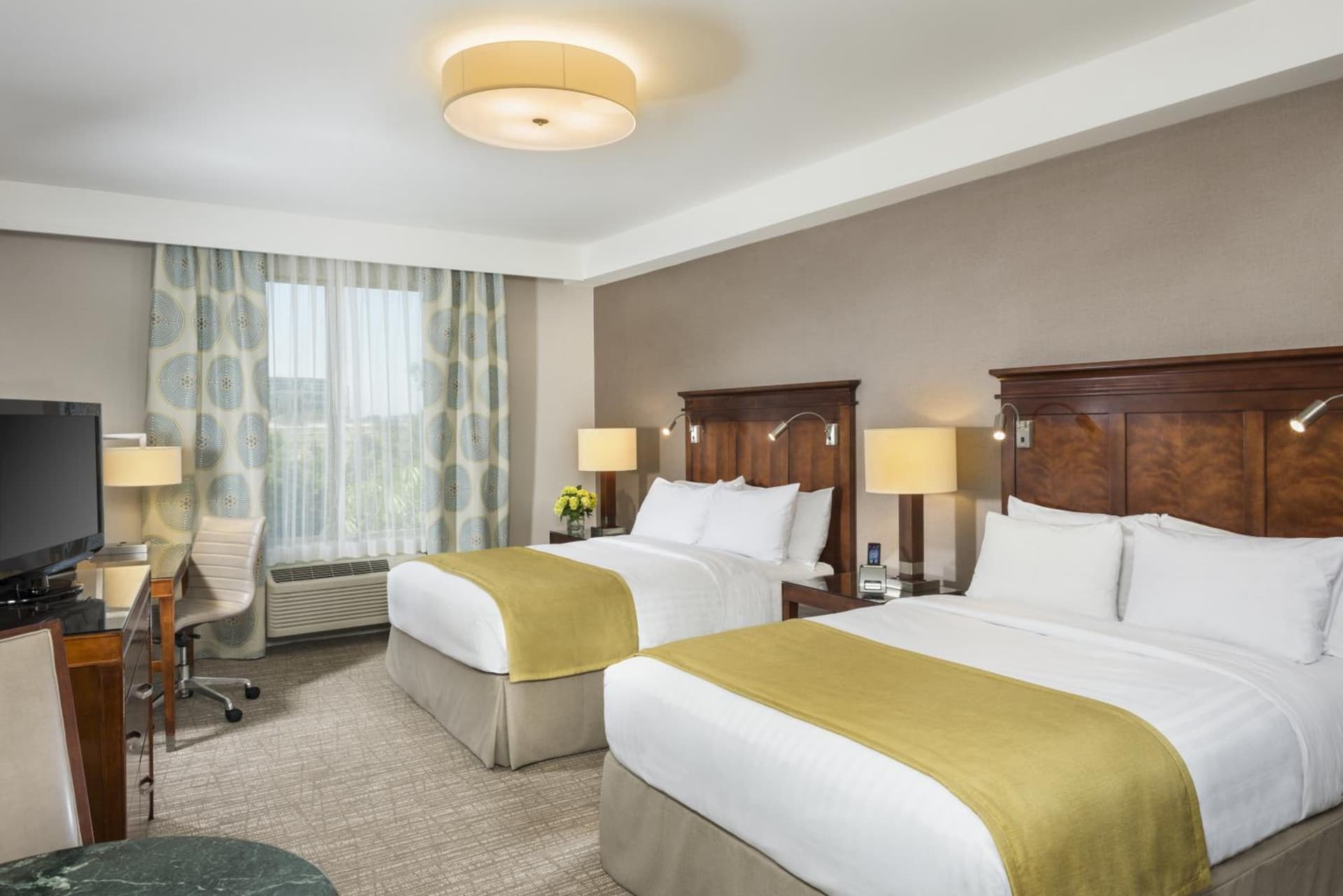 Ayres Hotel Anaheim gallery photo in Anaheim, CA — image 8