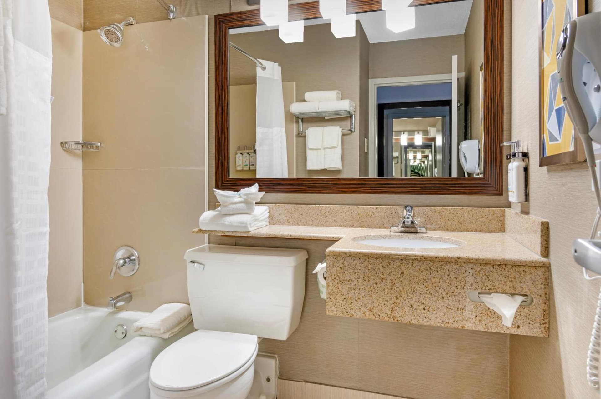 Comfort Inn & Suites Danbury-Bethel gallery photo in Danbury, CT — image 9