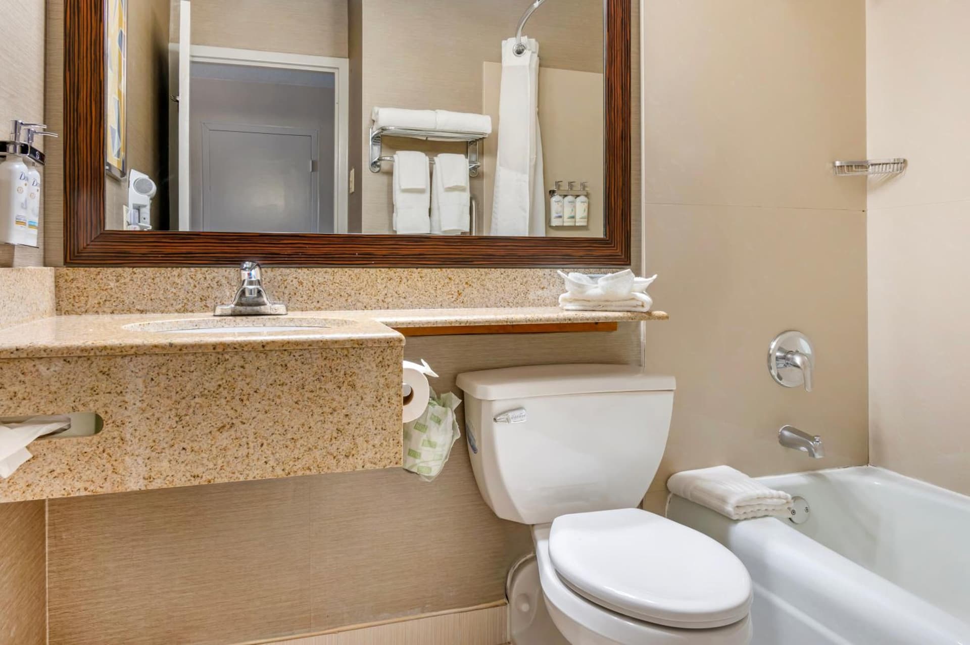Comfort Inn & Suites Danbury-Bethel gallery photo in Danbury, CT — image 52