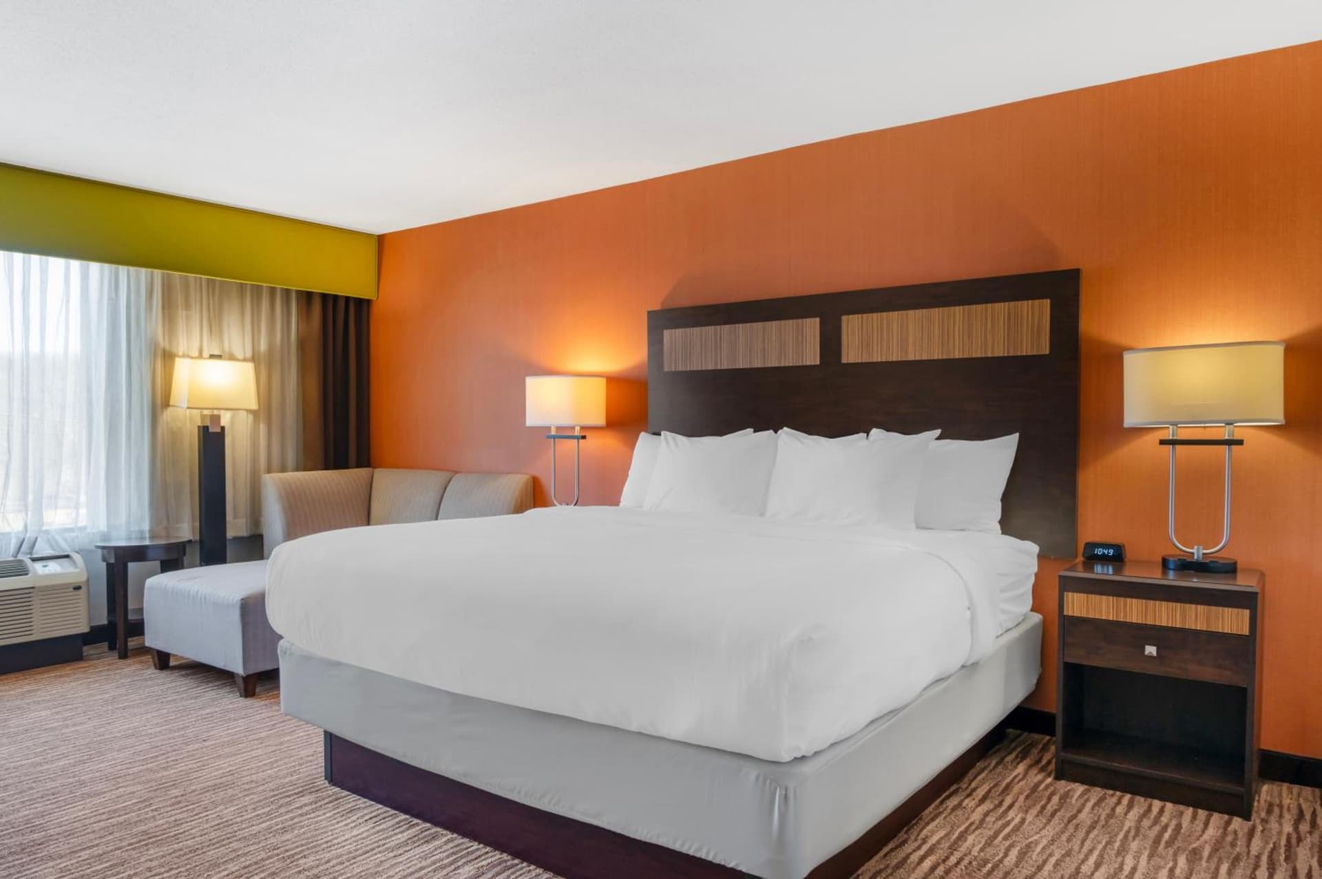 Comfort Inn & Suites Danbury-Bethel interior in Danbury, CT — gallery photo 2