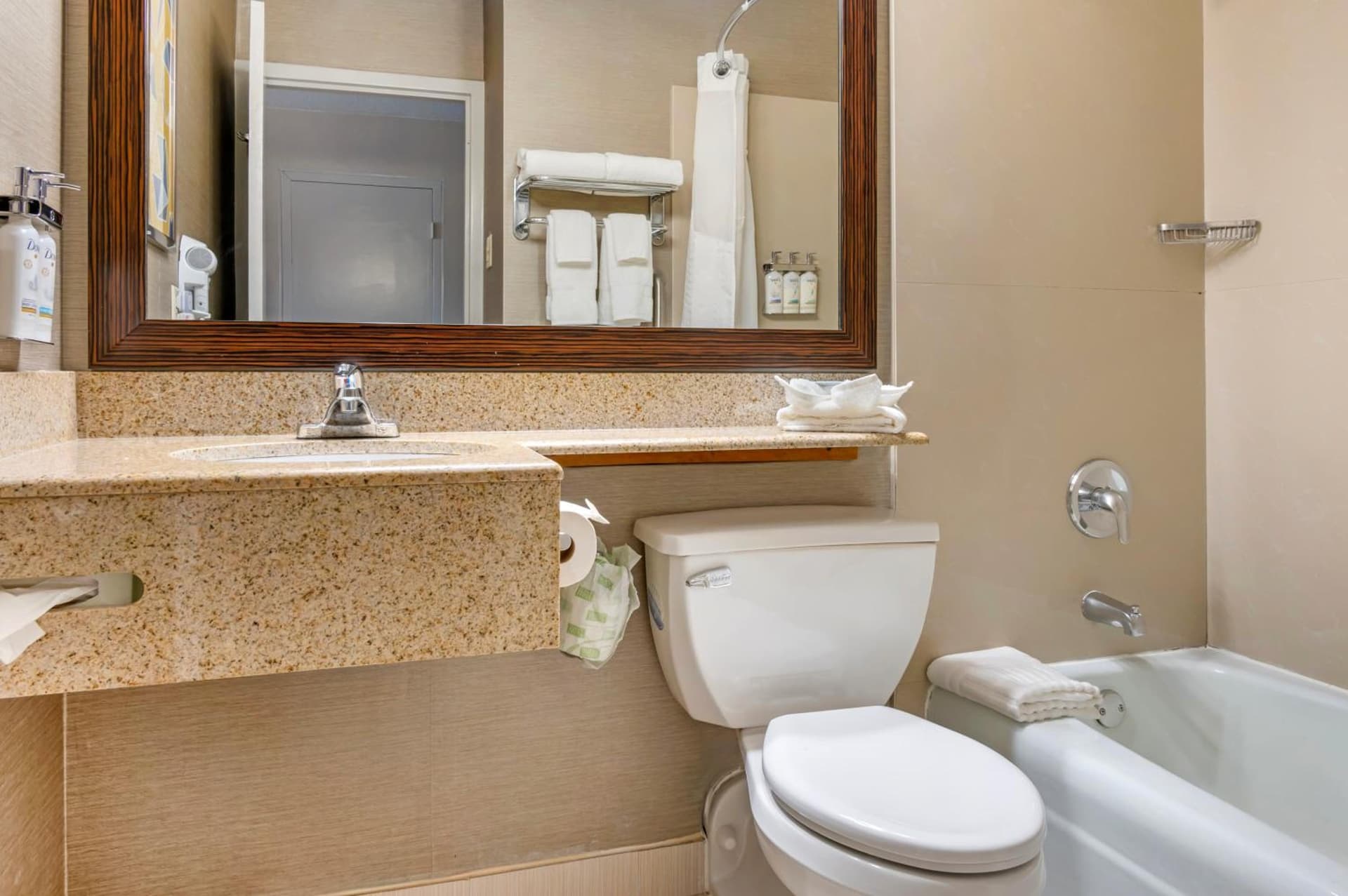 Comfort Inn & Suites Danbury-Bethel gallery photo in Danbury, CT — image 7