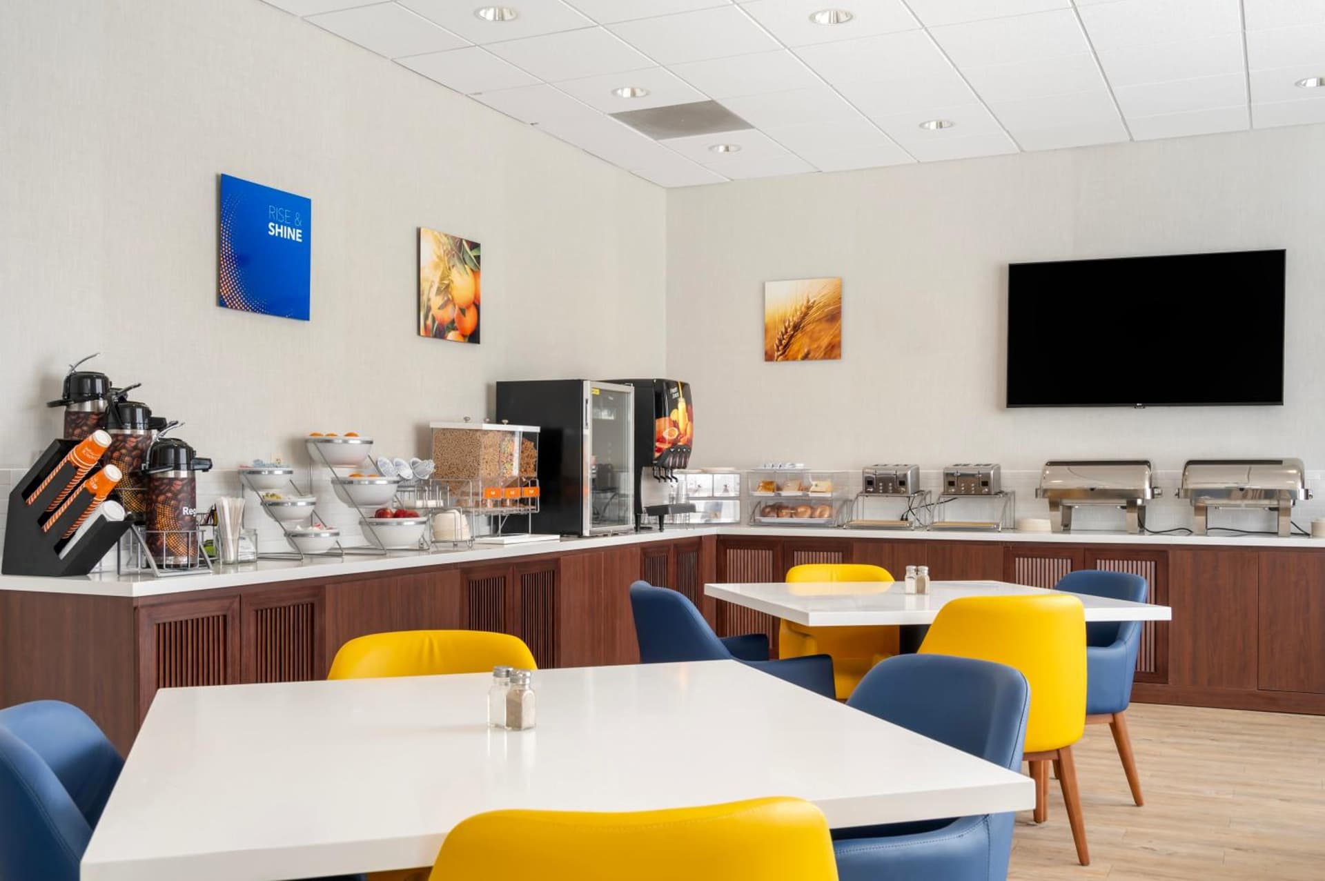 Comfort Inn & Suites Danbury-Bethel gallery photo in Danbury, CT — image 43