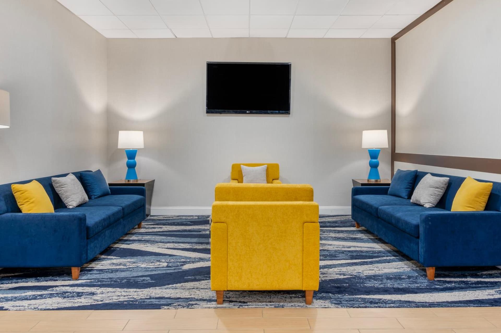 Comfort Inn & Suites Danbury-Bethel gallery photo in Danbury, CT — image 41