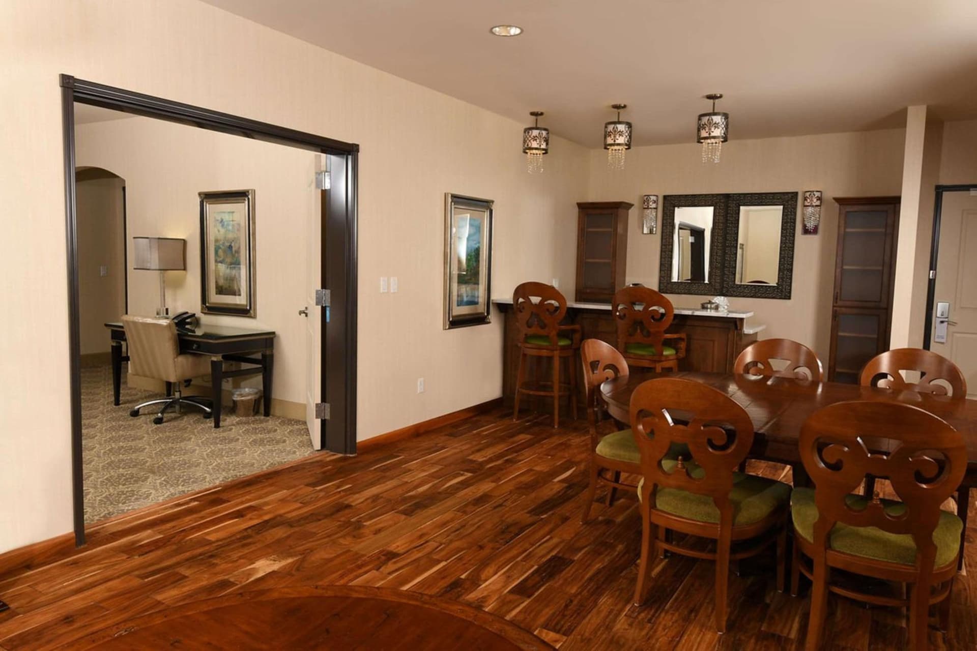 Woolley's Classic Suites gallery photo in Aurora, CO — image 32
