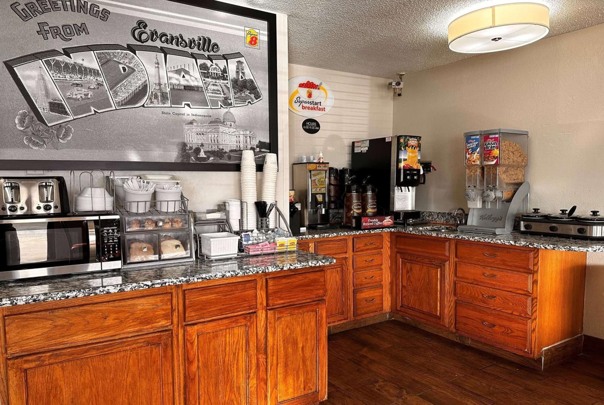 Super 8 by Wyndham Evansville East gallery photo in Evansville, IN — image 8