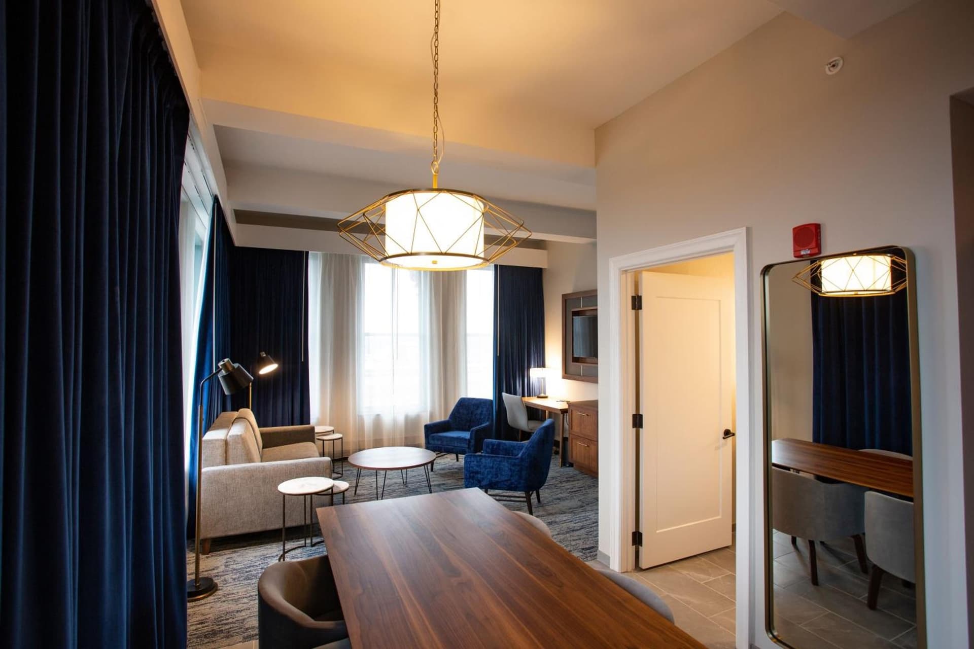 BLU-Tique, Akron, a Tribute Portfolio Hotel gallery photo in Akron, OH — image 12