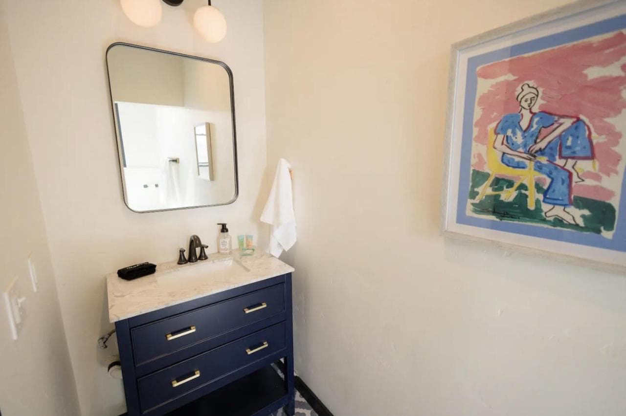 Speakeasy Queen Suite (Rm 7) property views in Nevada City, CA — gallery photo 3