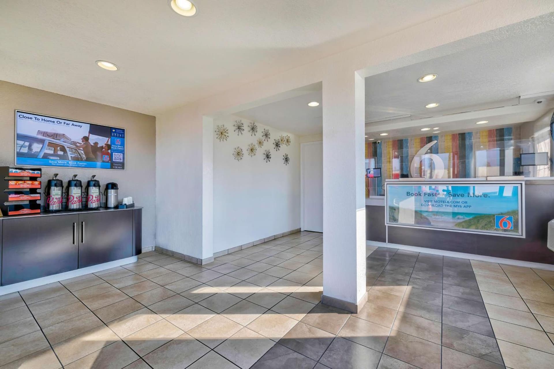 Motel 6-Anaheim, CA - Fullerton East interior in Anaheim, CA — gallery photo 2
