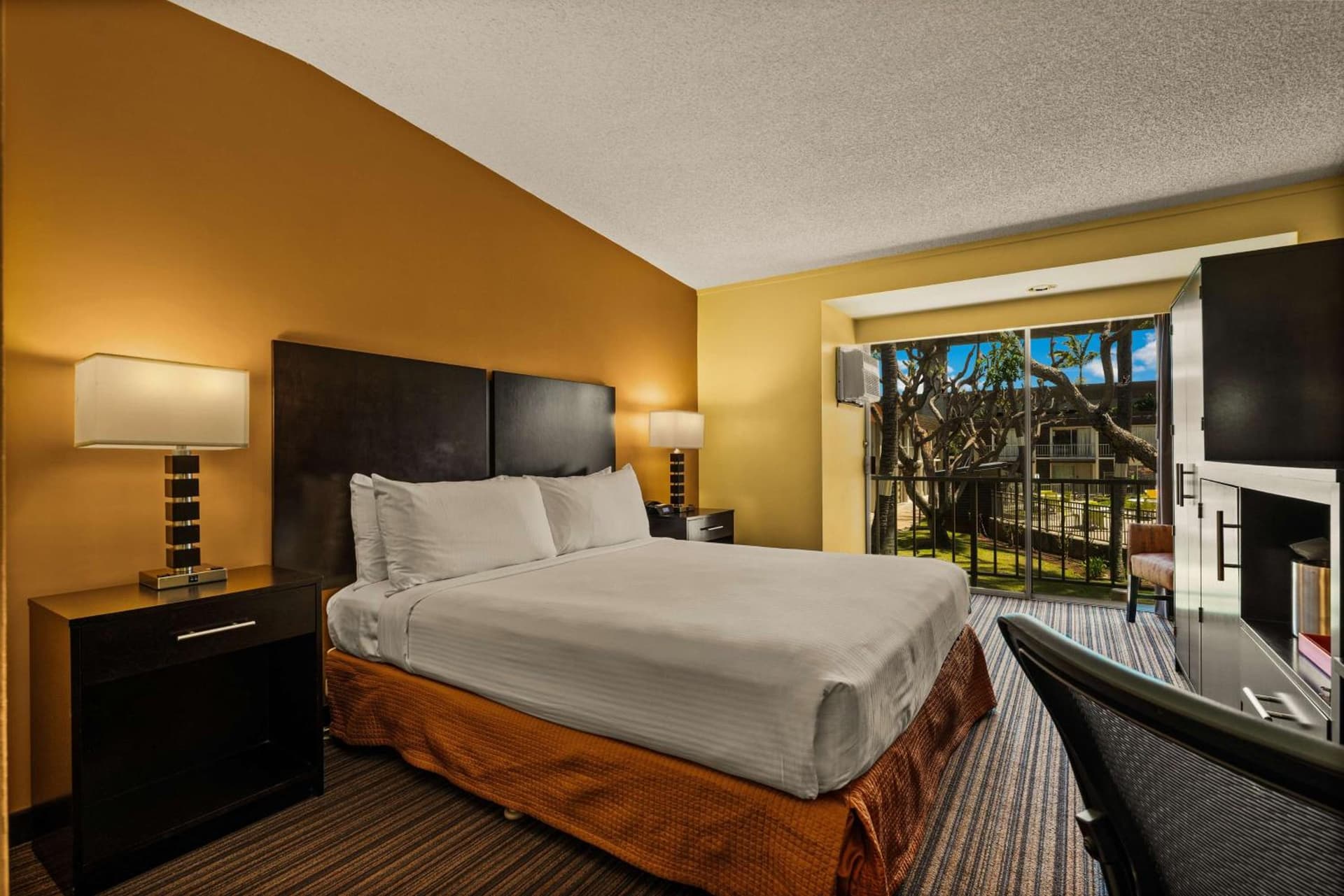 Best Western The Plaza Hotel Honolulu Airport - Free Breakfast interior in Honolulu, HI — gallery photo 2