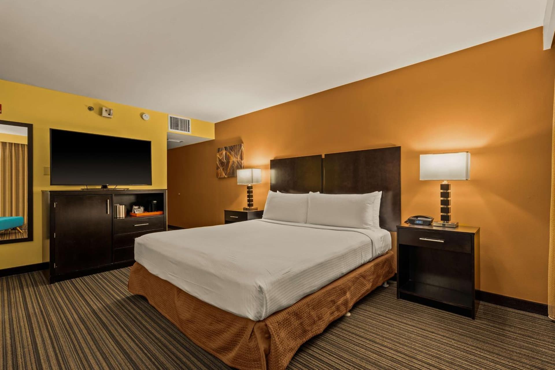 Best Western The Plaza Hotel Honolulu Airport - Free Breakfast gallery photo in Honolulu, HI — image 52