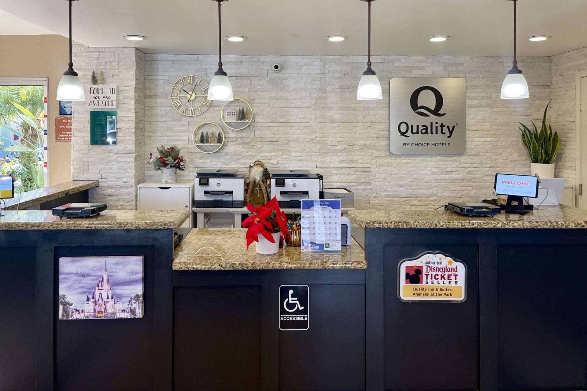 Quality Inn & Suites Anaheim at the Park property views in Anaheim, CA — gallery photo 3