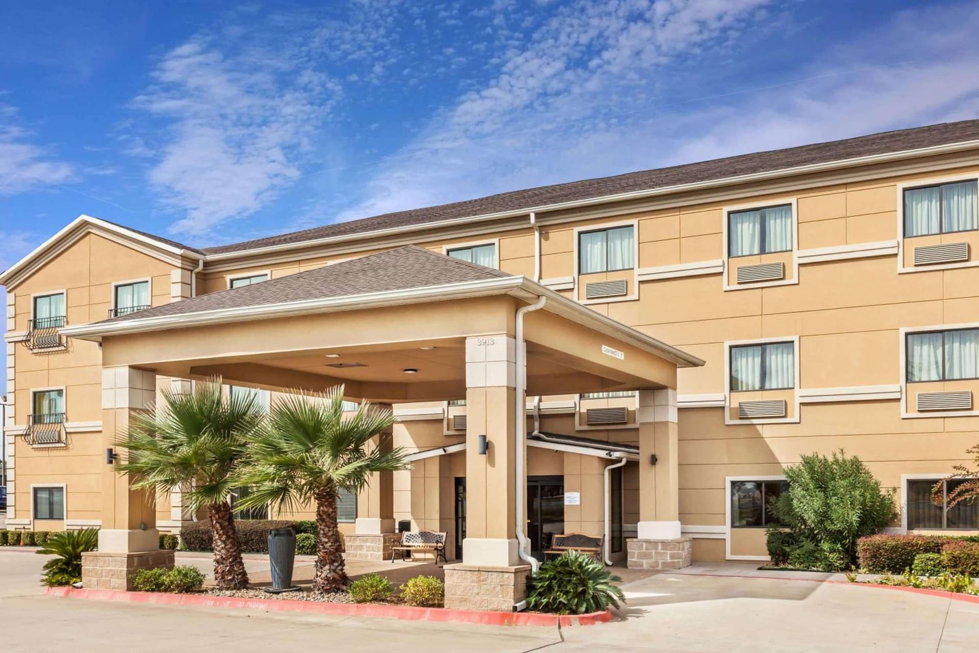 Grander Inn & Suites by IHG — hotel in Tyler, Texas