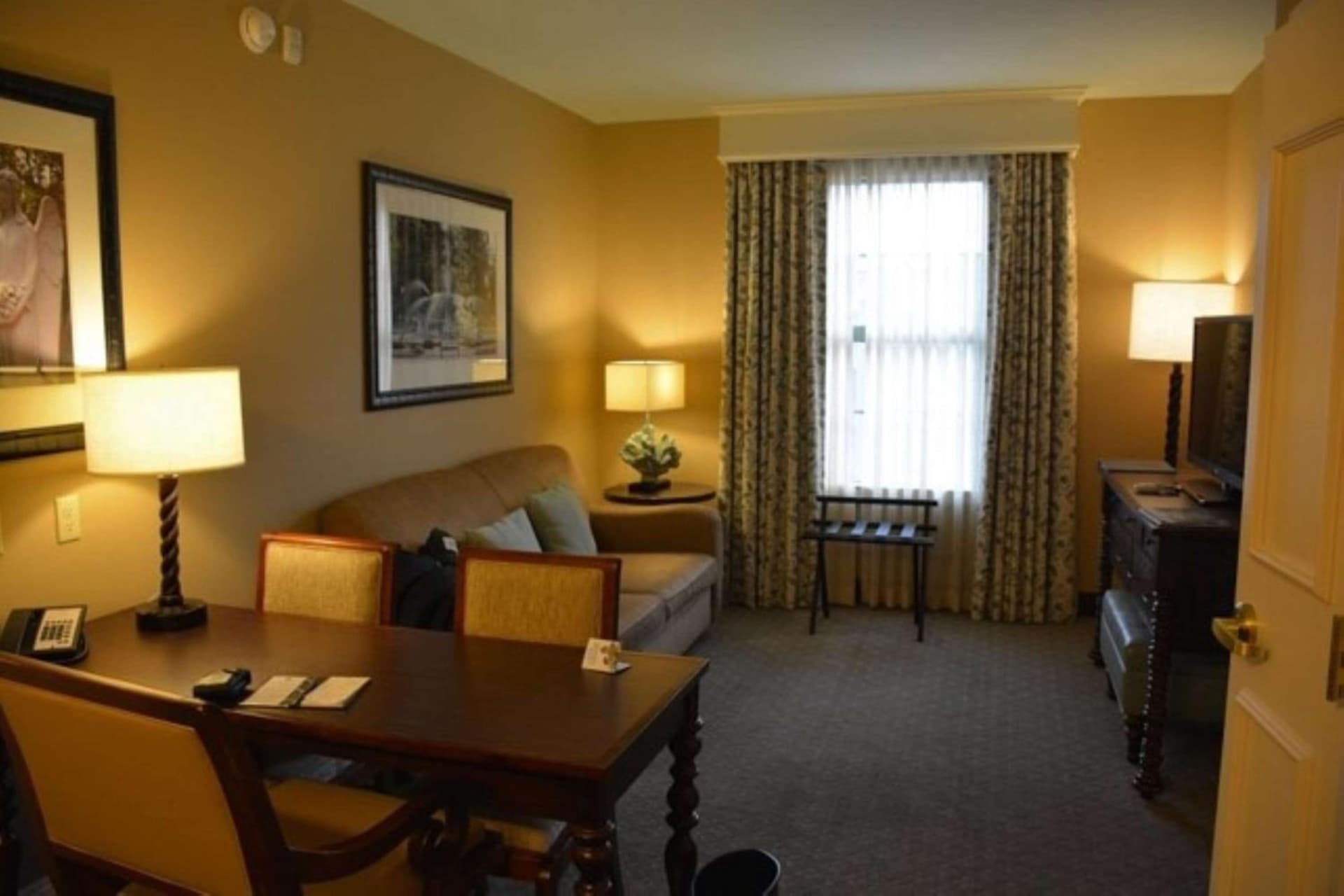 Embassy Suites Savannah Historic District gallery photo in Savannah, GA — image 4