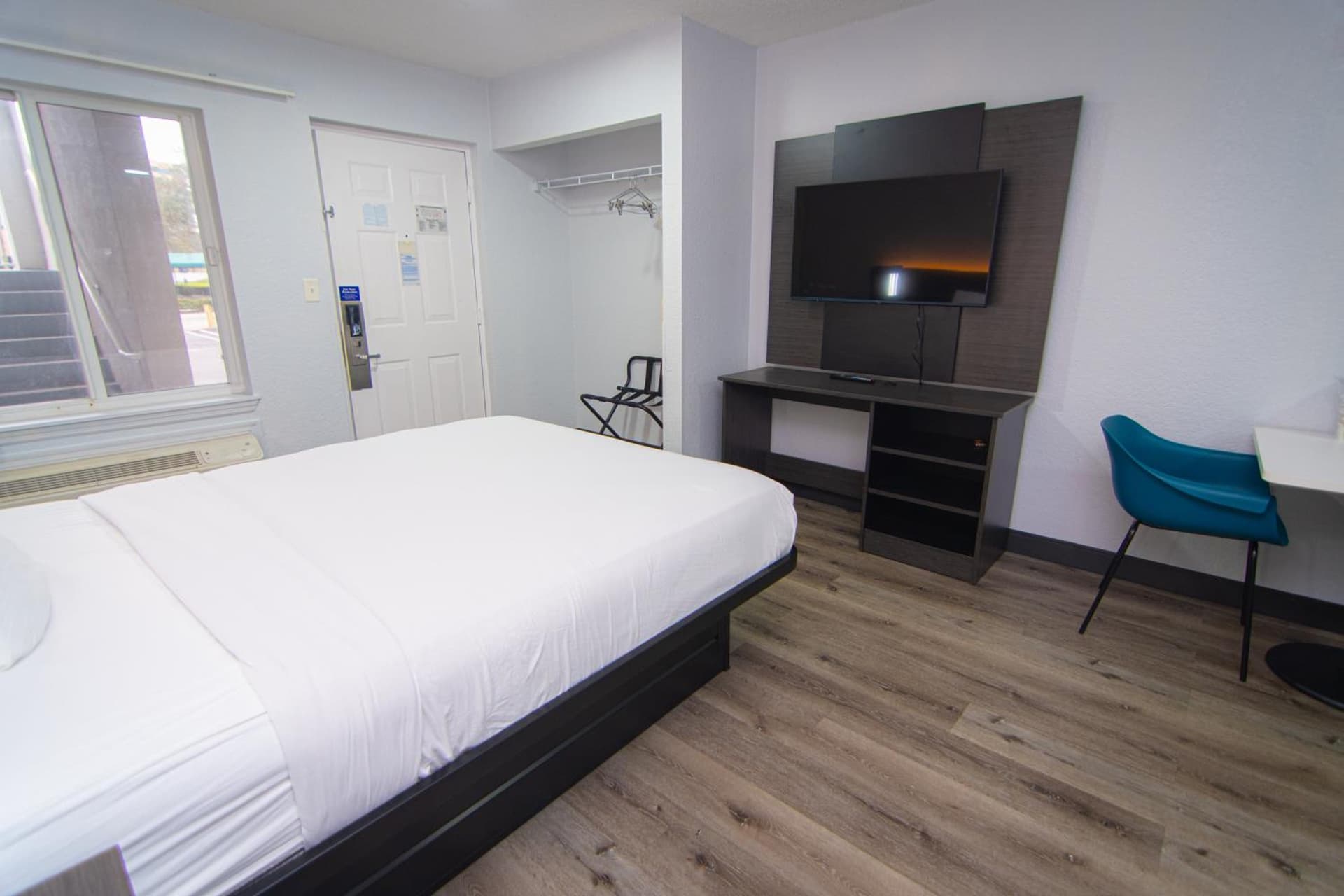 Studio 6 Extended Stay - West Palm Beach, FL property views in West Palm Beach, FL — gallery photo 3