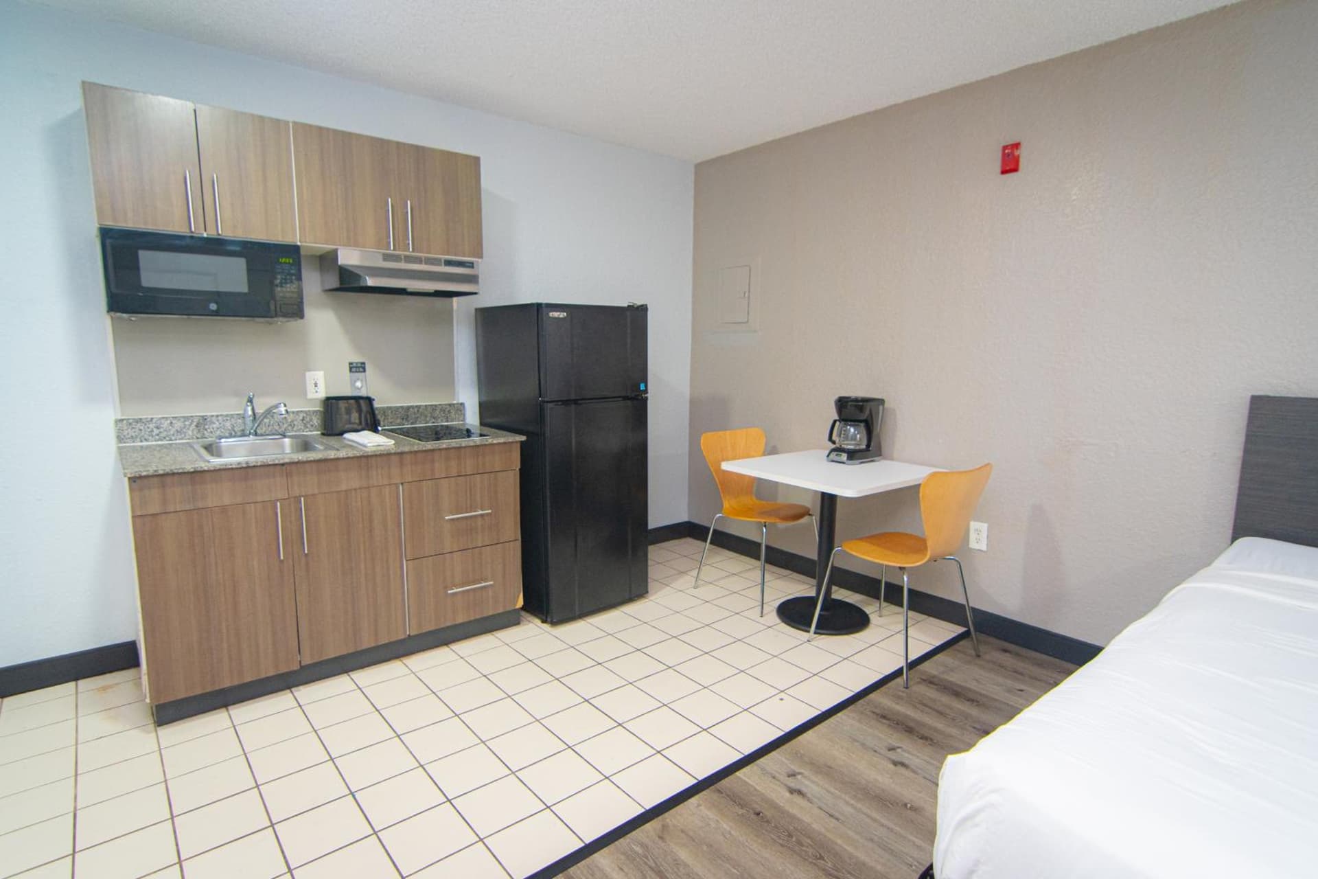 Studio 6 Extended Stay - West Palm Beach, FL gallery photo in West Palm Beach, FL — image 18